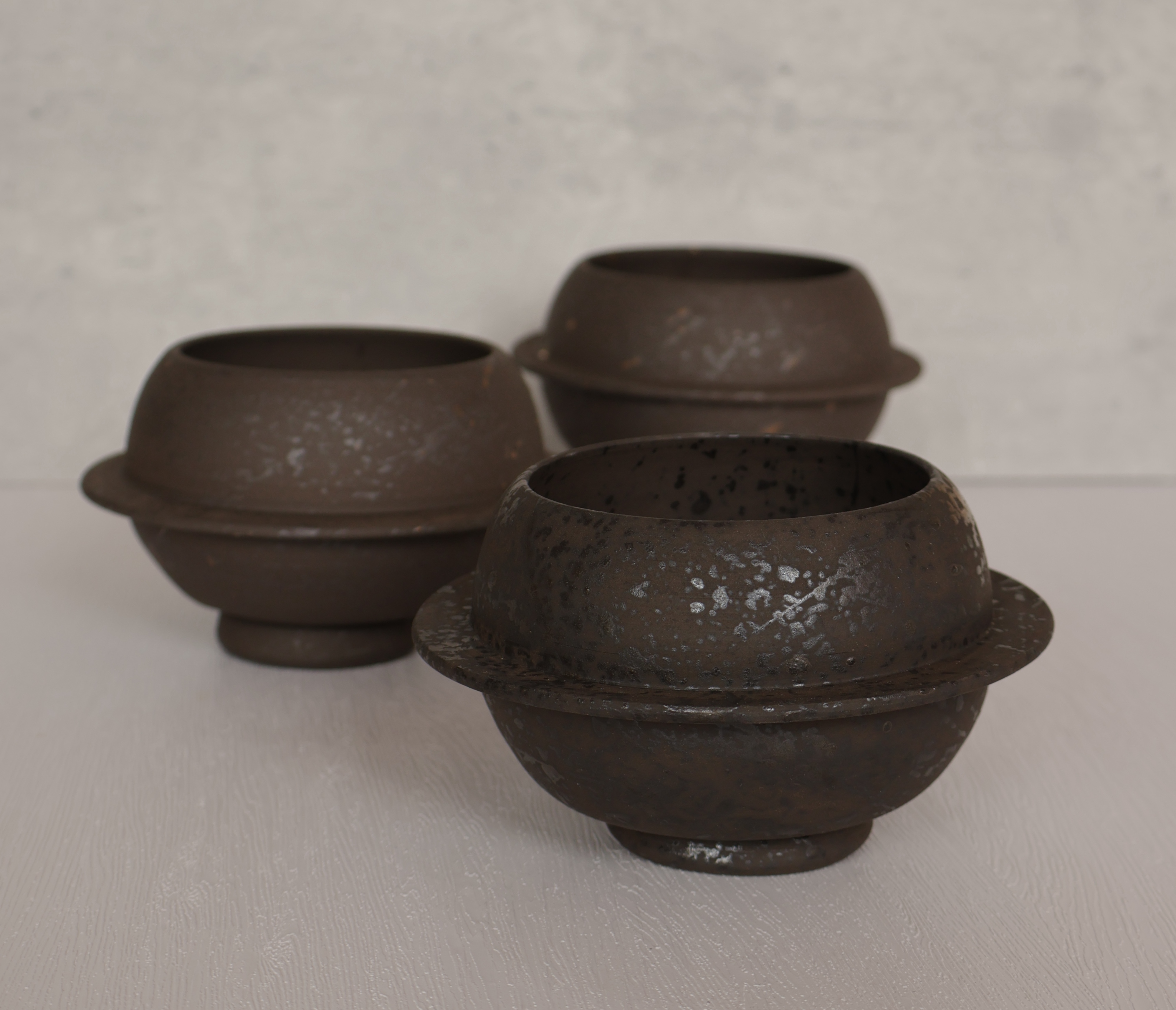 klay and kay - Saturn Plan(e)t Pot (Dark speckled)