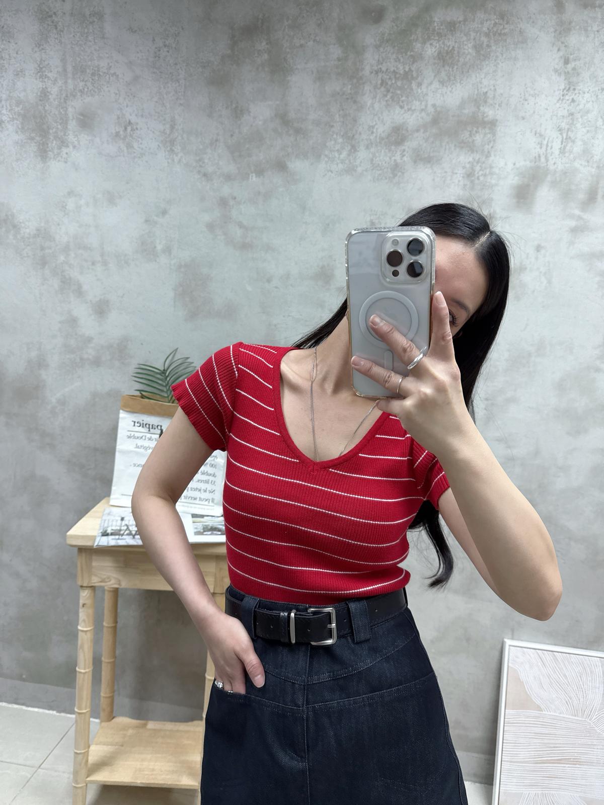 F21 v領橫間線top