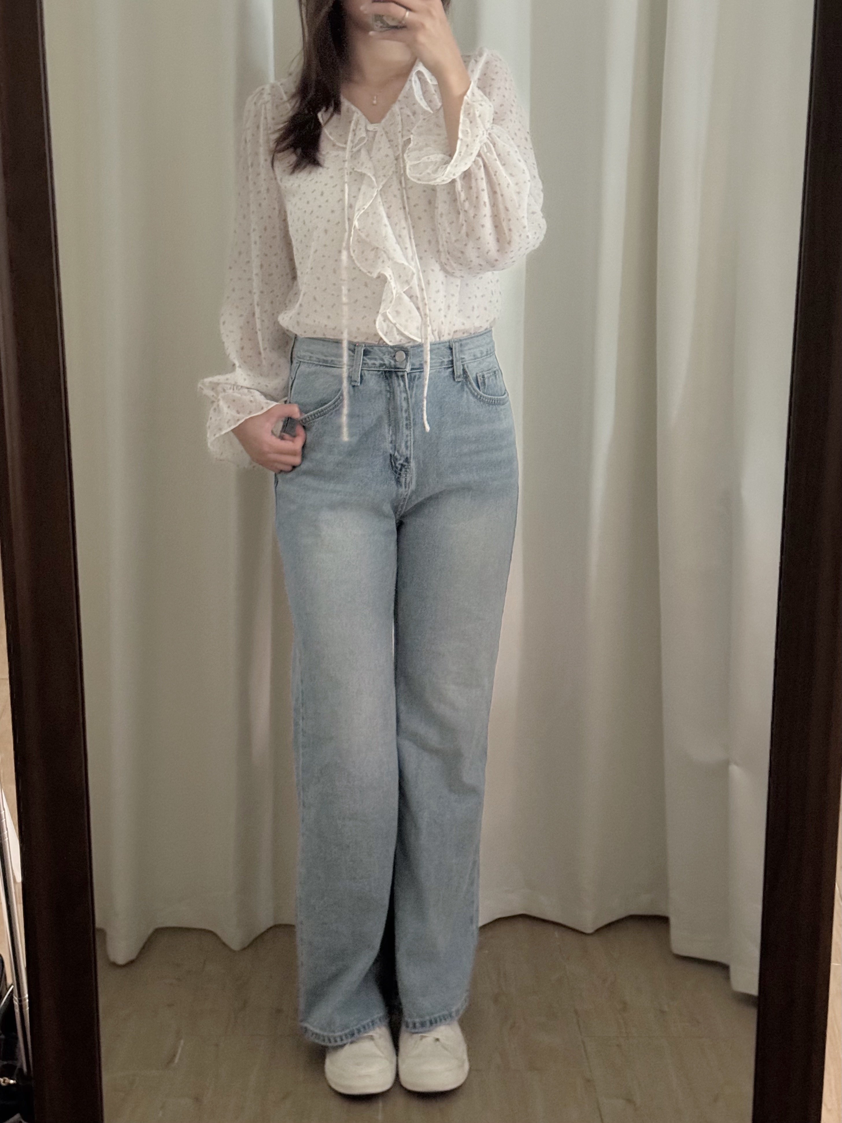 高腰微喇叭淺牛仔褲(三個尺碼)