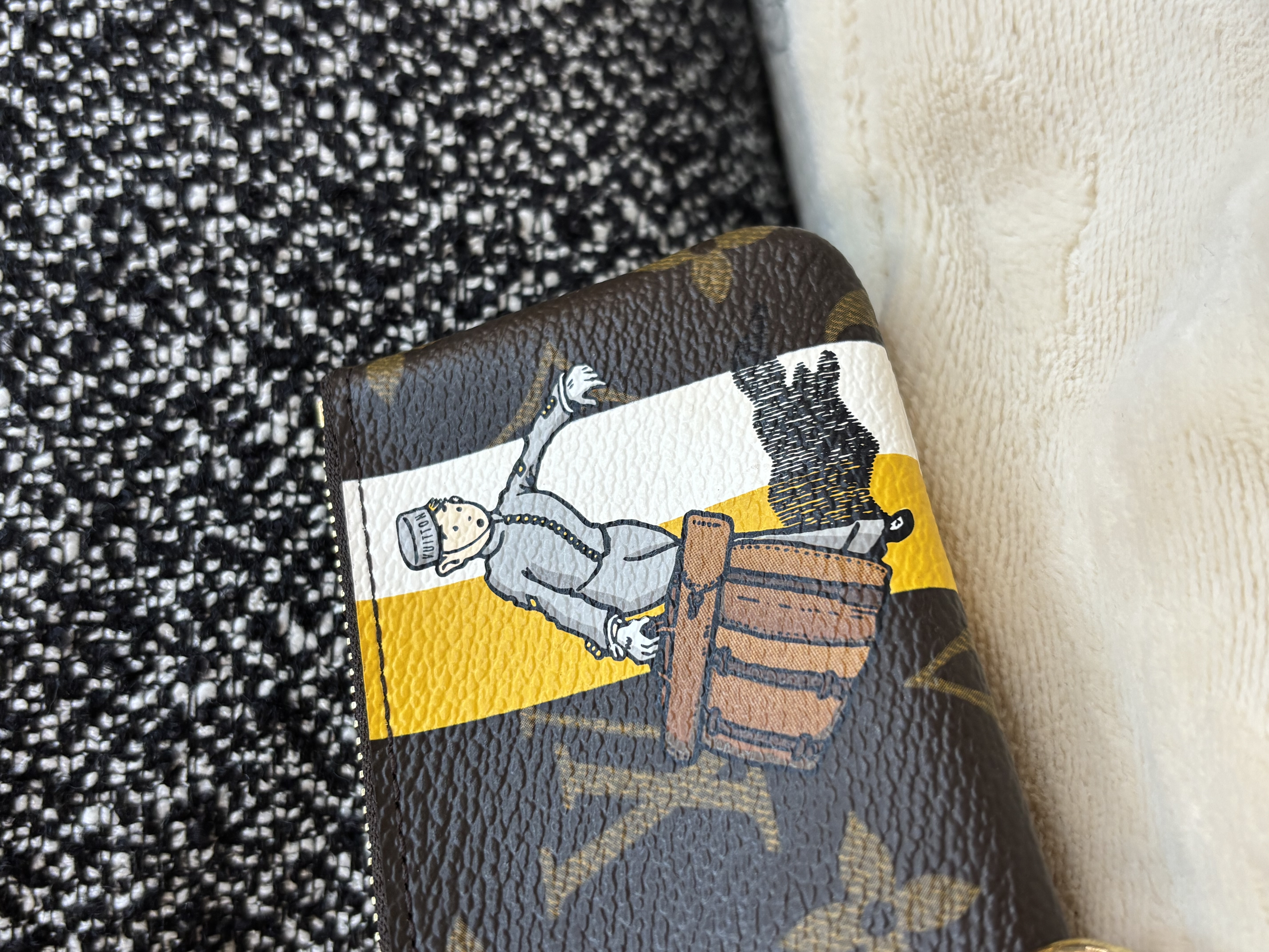 Lv key holder limited edition 100%Authentic, 98%New ✅Box