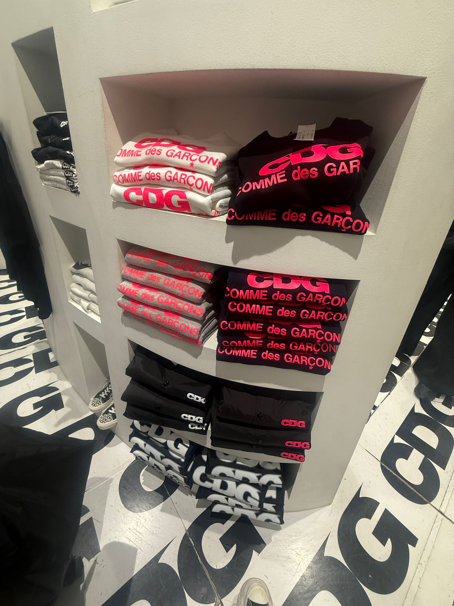 CdG sharp 粉tee sweatshirt