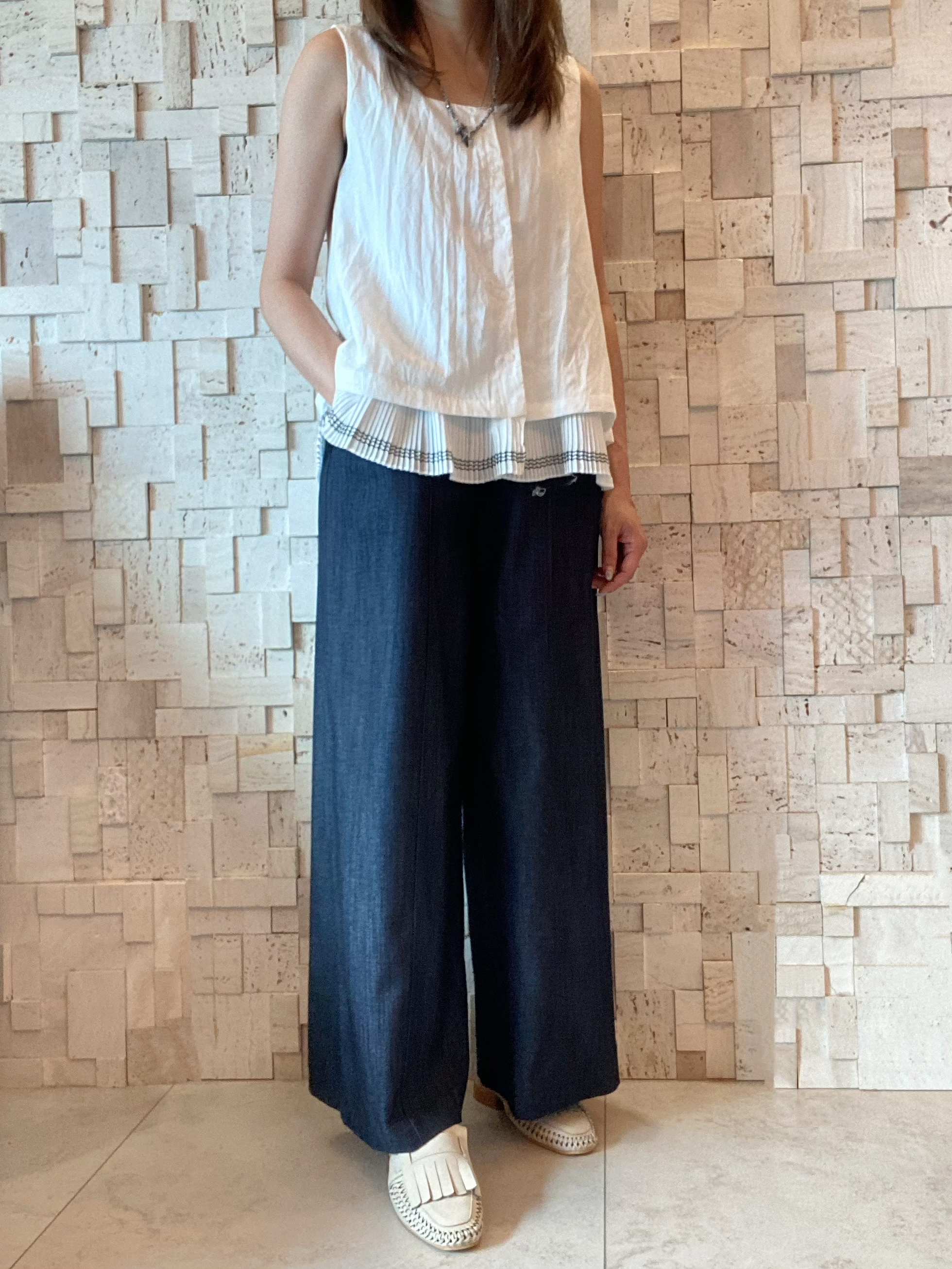 #2084 梳織方領無袖背心💞