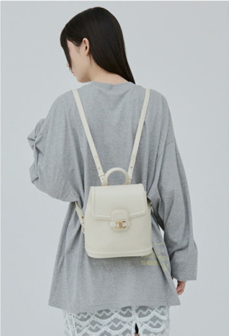 J.estina 白色皮革背包