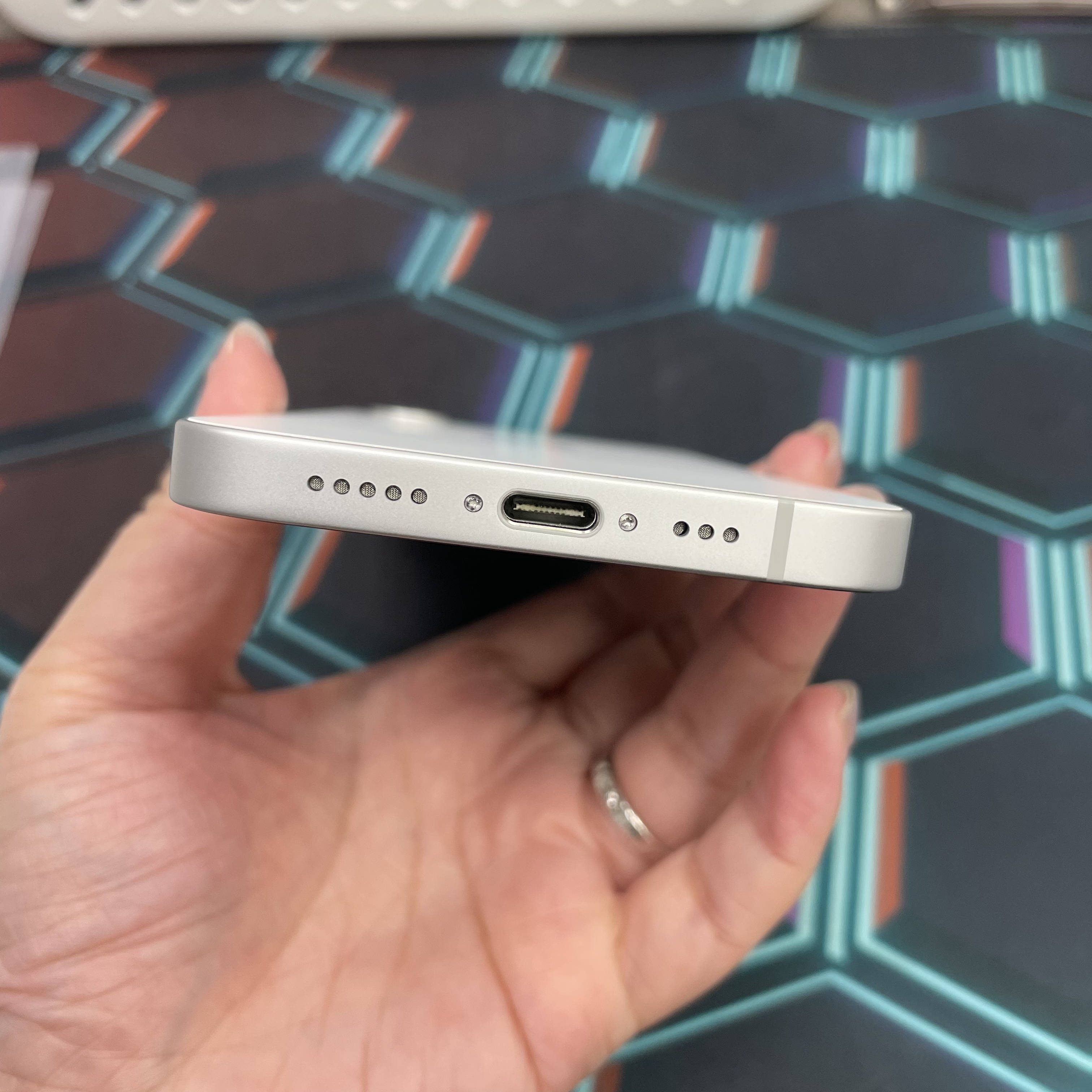 *7693 16e 勁靚機 128GB 電91 白色 white