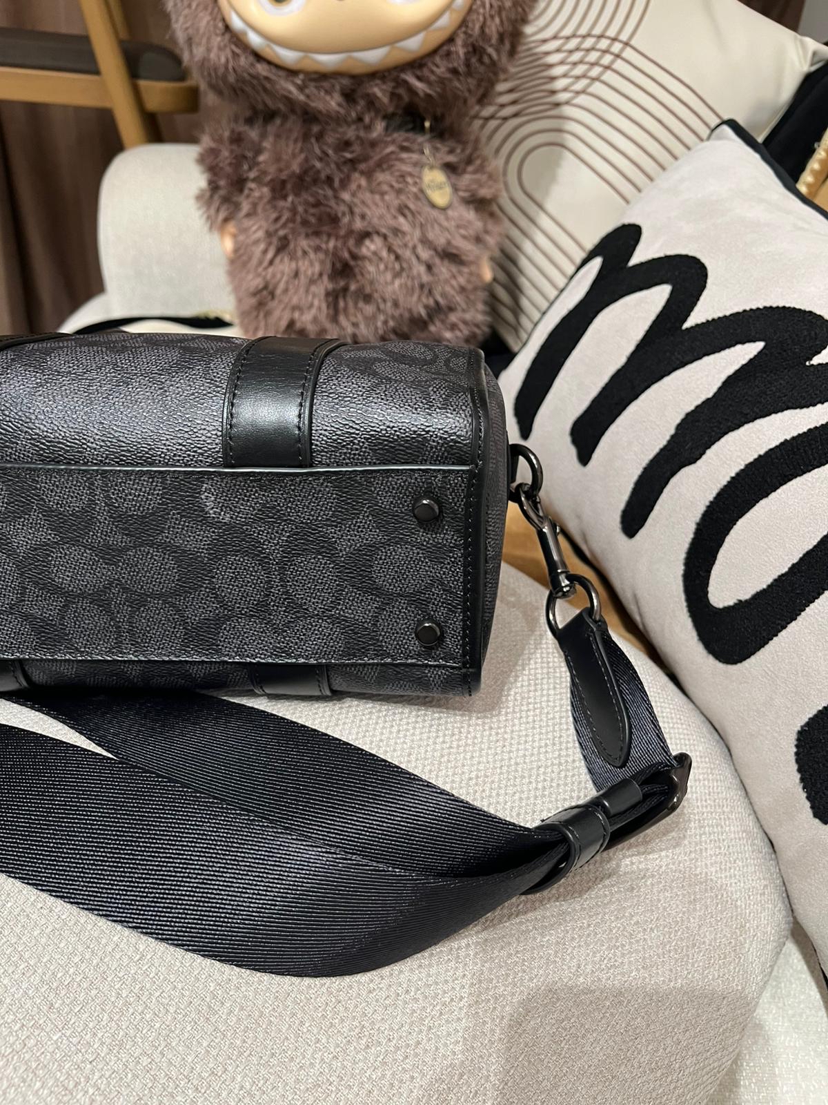 Coach Gotham Duffle 24 in Signature Boston bag 100%Authentic ,98%new ✅Dust bag