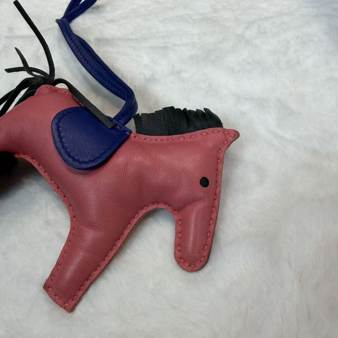 Hermes 罕有粉色中號馬吊飾