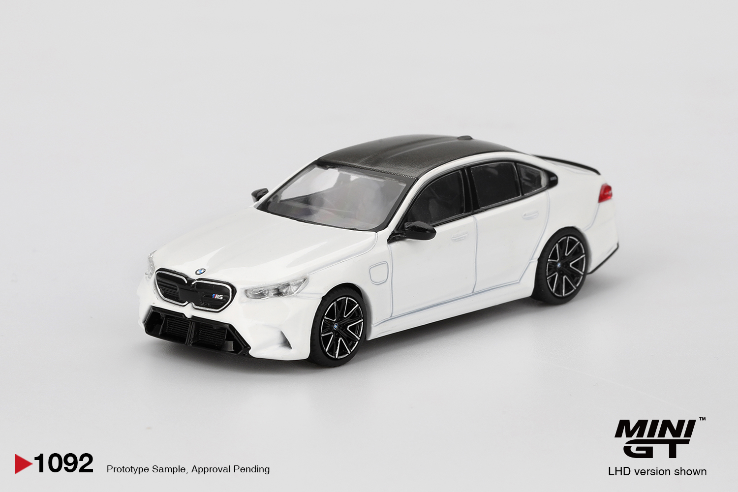 Mini GT 1/64 BMW M5 Alpine White - MGT01092-R
