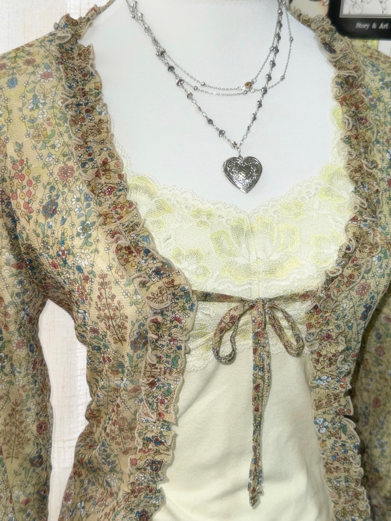 Romantic Vintage Floral Layered Set