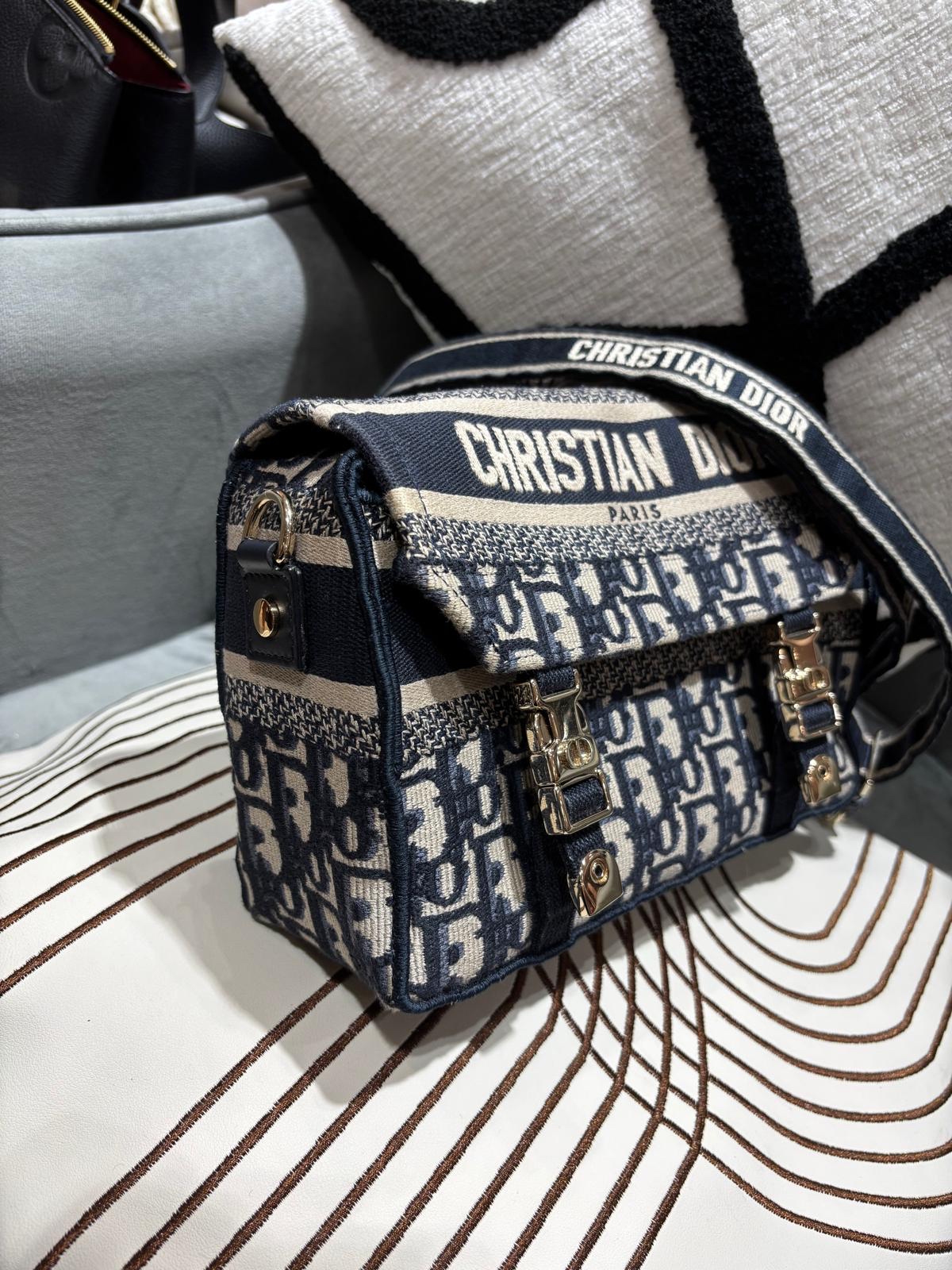 Dior 小碼 Diorcamp 手袋藍色 Dior Oblique 刺繡 100%Authentic, 99%New ✅Dust bag