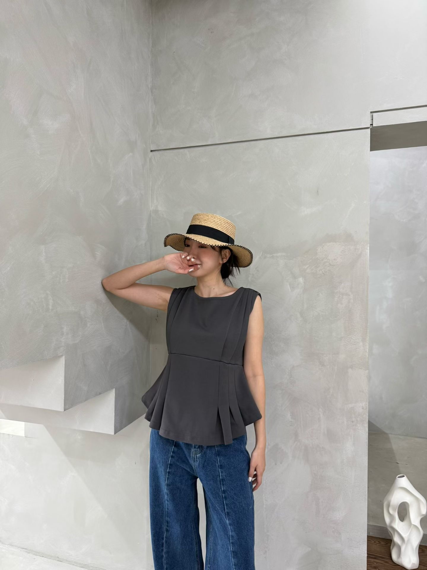 M20 立體修身壓褶背心