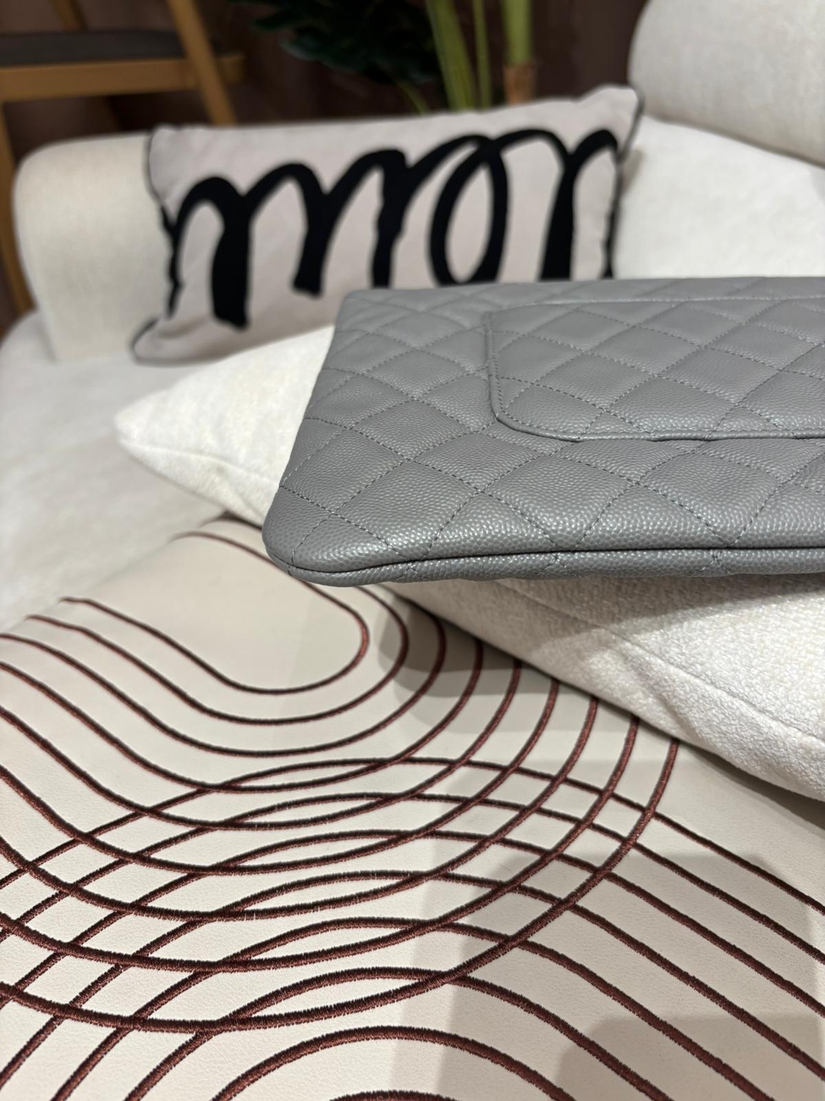 Chanel clutch 晶片灰色荔枝牛皮 100%Authentic , 98%new ✅晶片貼✅dust bag✅box 