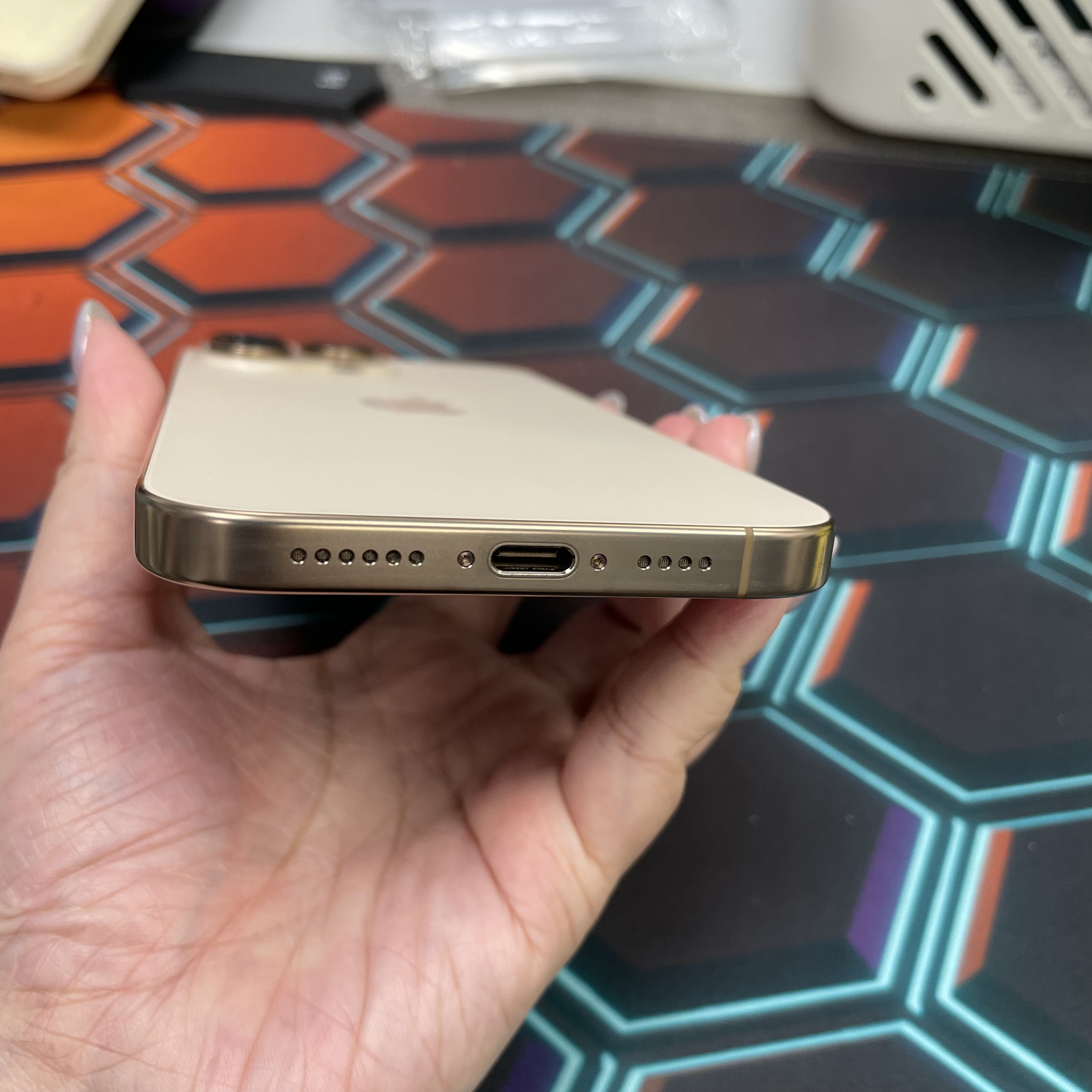 *6823 16 pro max 勁靚機 256GB 電94 沙色 gold