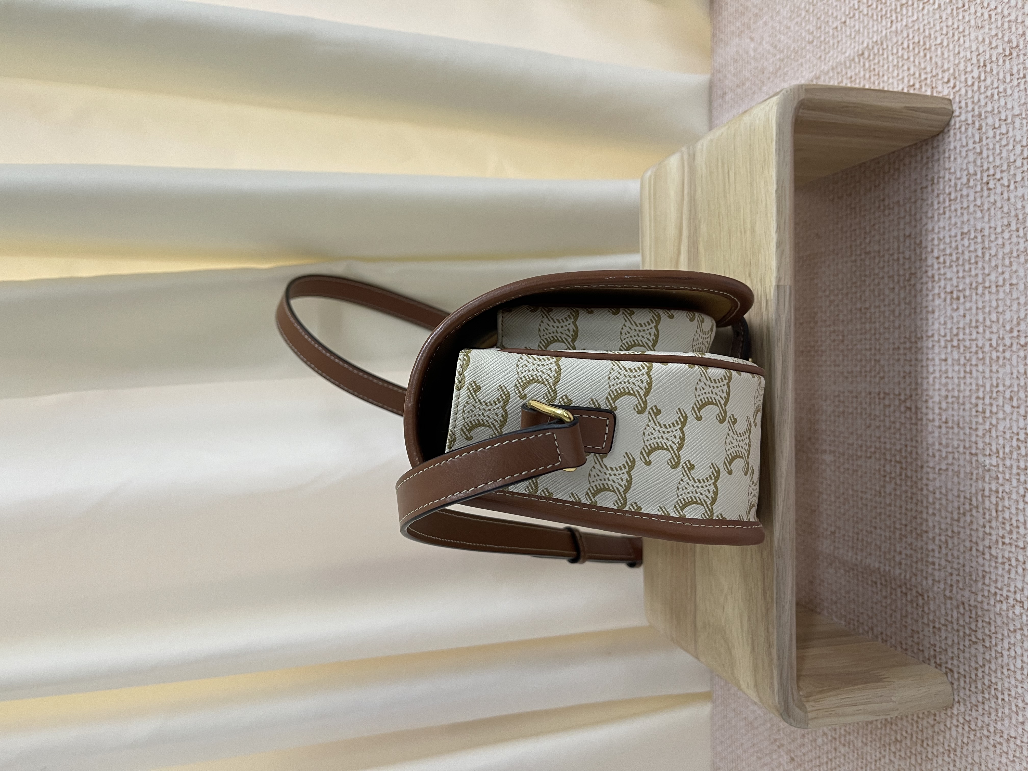 Pre-owned Celine Folco/ Product Code: 26022109