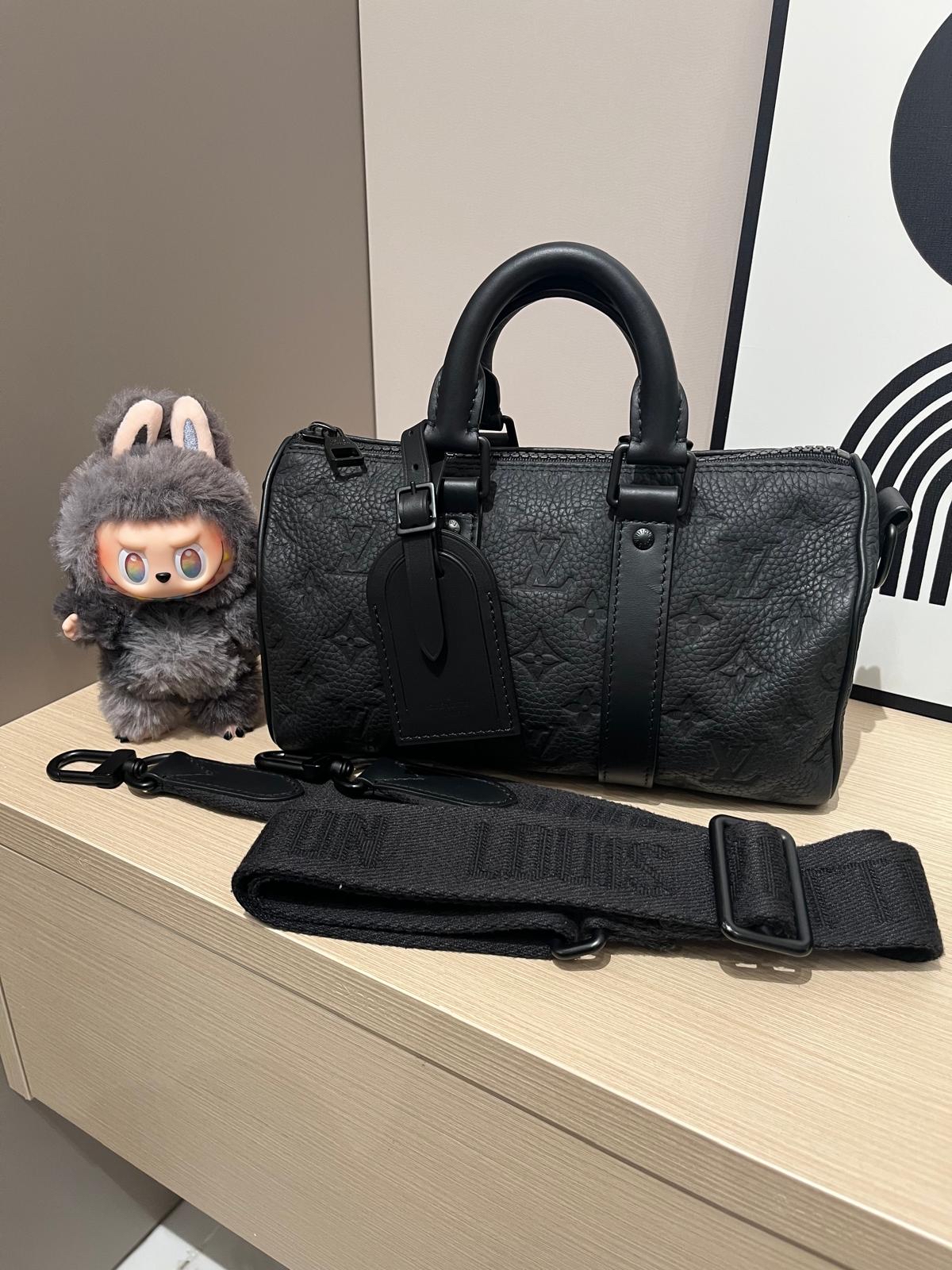 LV Keepall Bandoulière 25, M20900 100%Authentic, 98%New ✅專門店收據✅dust bag✅Box