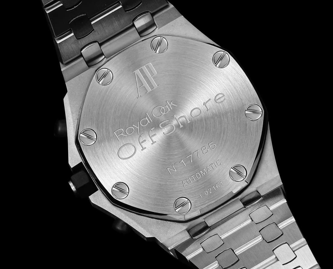 🚀皇家橡树离岸型26400/26238/26470系列正式登场！款式最全，做工最好的爱彼计时款腕表来了，有做工好的顶级货😍💯廉价的小厂货就别去考虑了！ 1，机芯采用12位小秒的定制版3126计时机芯，完美还原原版所有功能。经过精密打磨，大大加强了其稳定性。 2，其中碳纤维系列表壳采用全新碳纤维复合材料——「Carbon TPT® B.4」打造，这种高科技材料比常规 Carbon TPT® 密度提高4%，纤维硬度提升15%，树脂强度提升30%，材料结构经过各项异性优化，保持轻盈同时无比坚韧，提供迄今最强的抗冲击性能。 3，字面颜色均采用目前最先进电镀技术，非几年前的简单喷漆技术。每一个巧克力格纹装饰，通过CNC级别打磨，无限接近原版。 4，同步原版搭载微微活动头粒，胶带采用进口氟橡胶材质，皮带采用美洲鳄鱼皮材质，更加耐磨耐造。