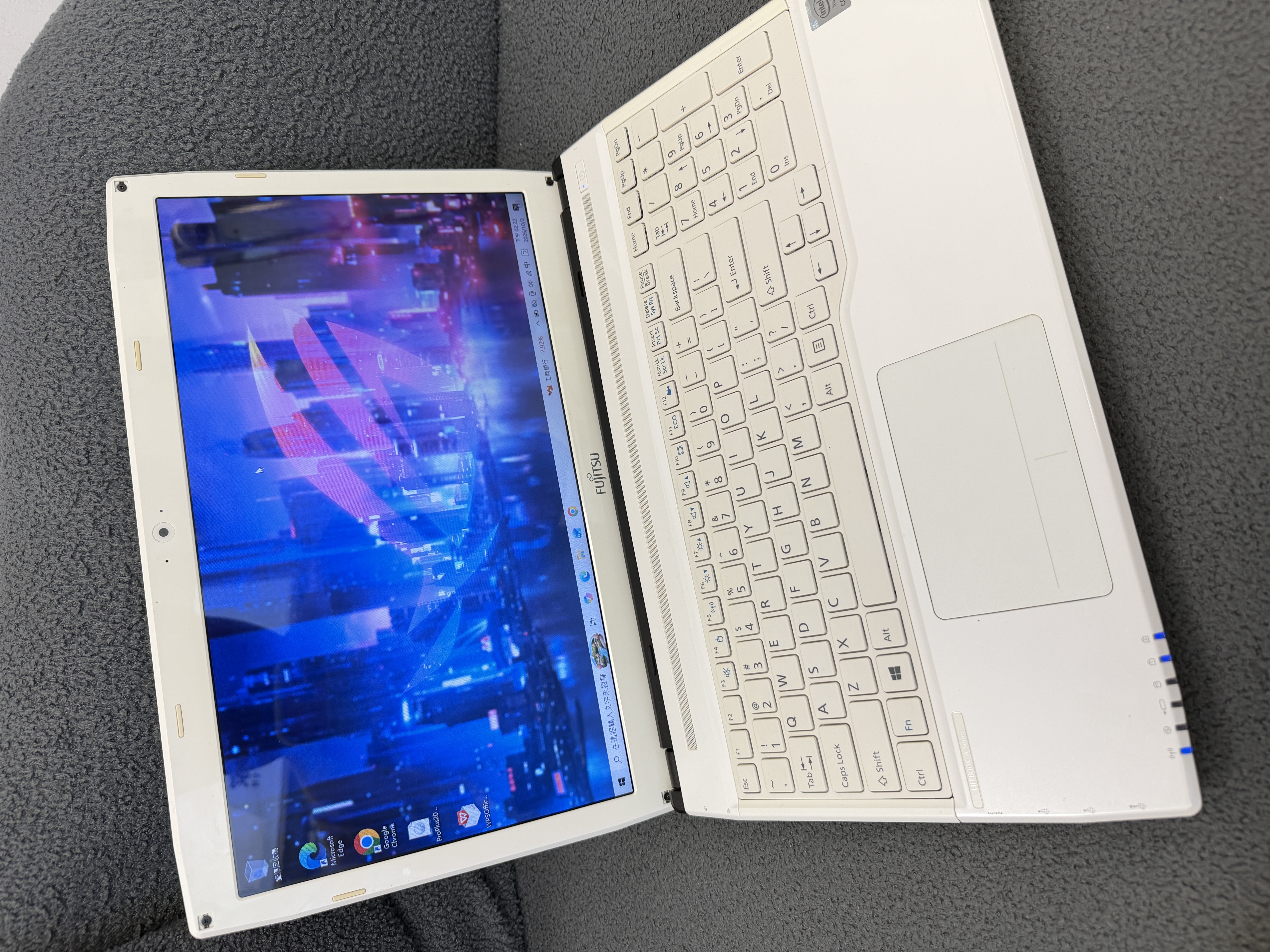 #2538 Fujitsu 15.6寸 i3-4/12gb ram /256gb ssd 