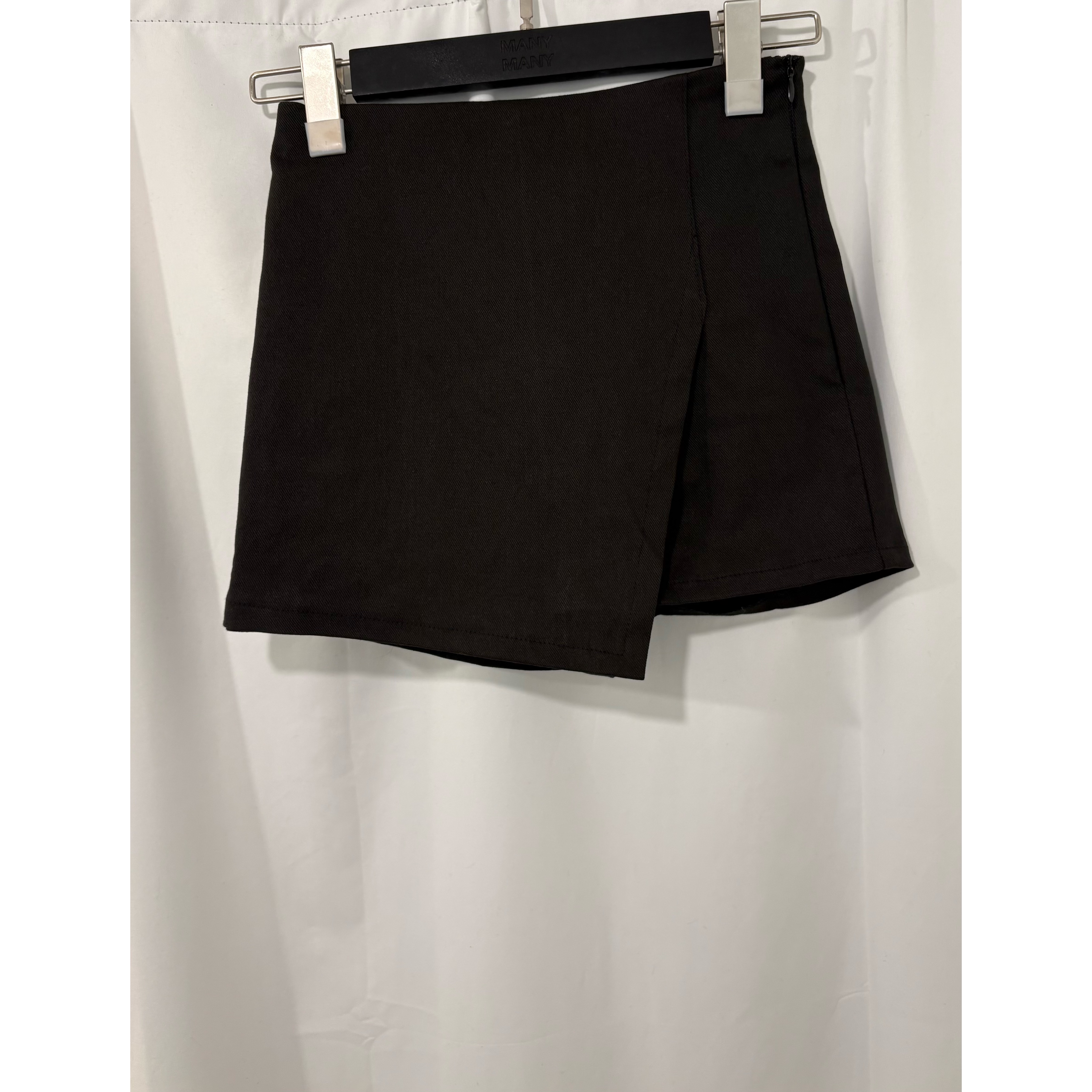 新品價6月6截單🤍2606G《ASYMMETRICAL SHORTS》