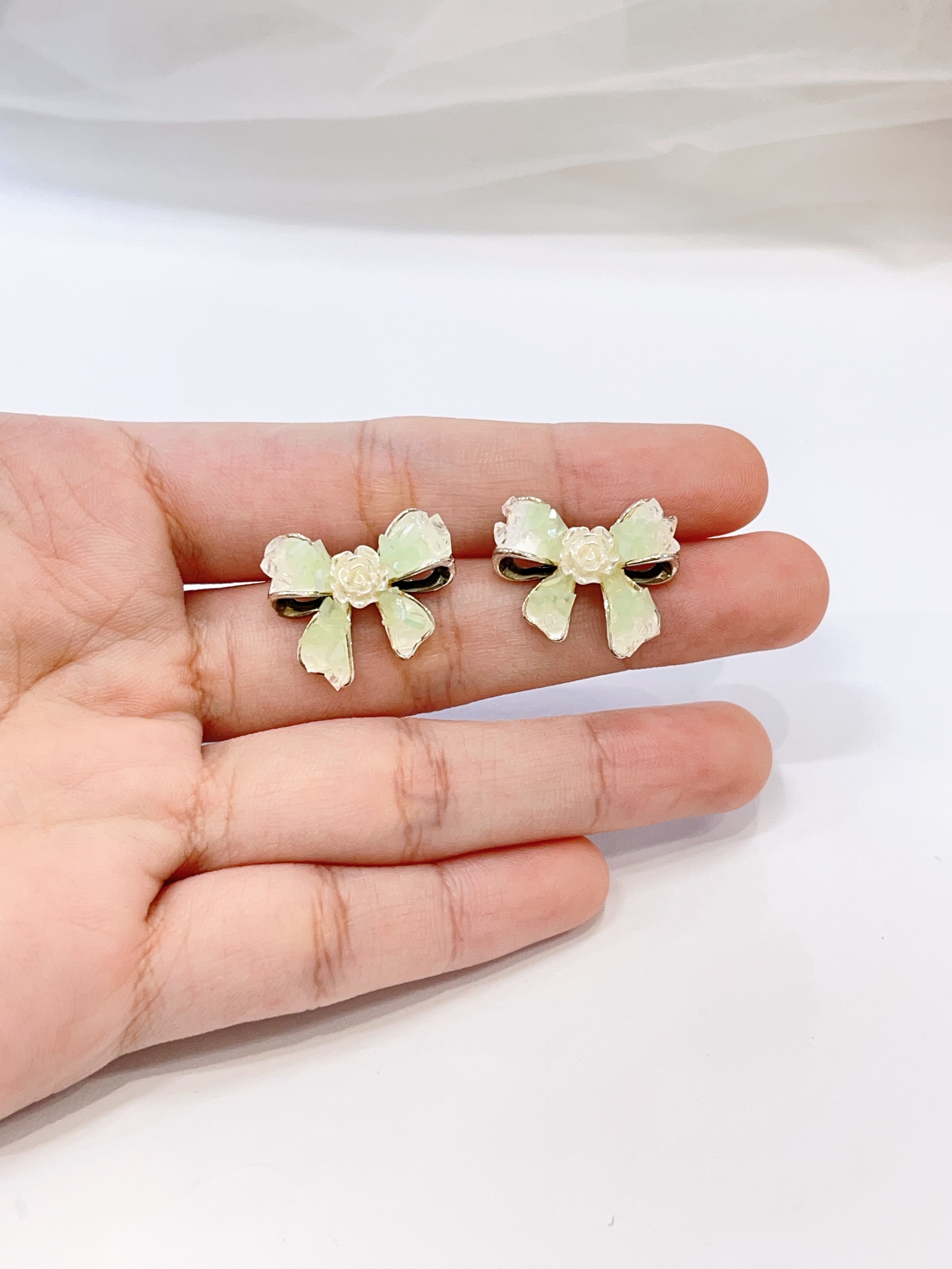 小众蝴蝶结质感耳环