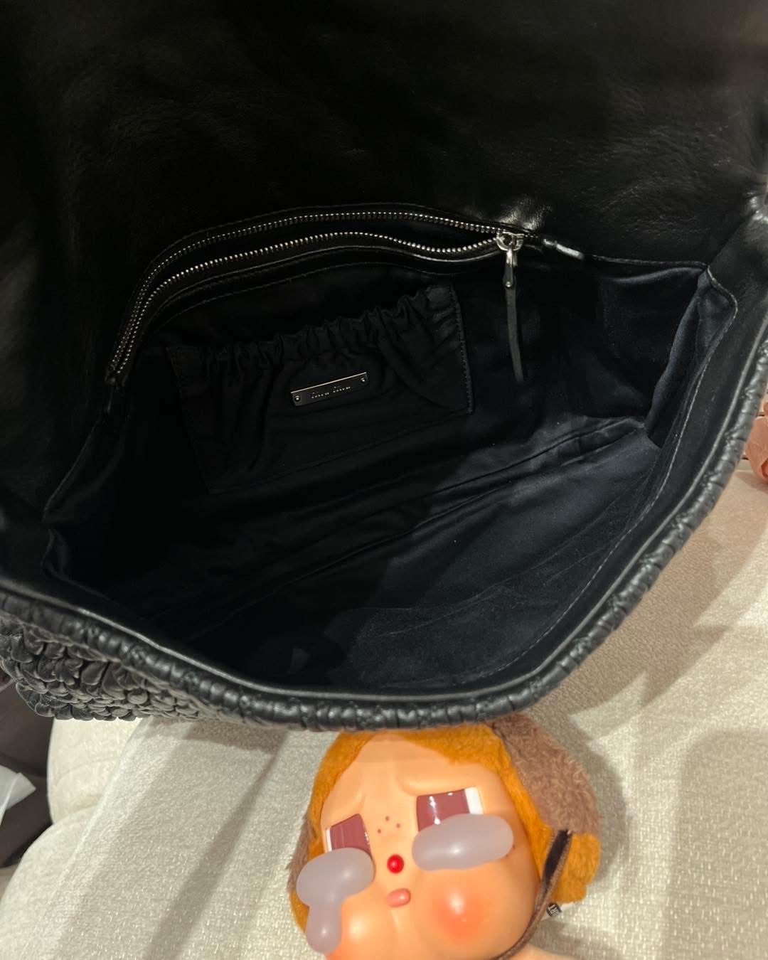 Miu Miu crystals chain shoulder bag 黑色銀扣100%Authentic,95%new