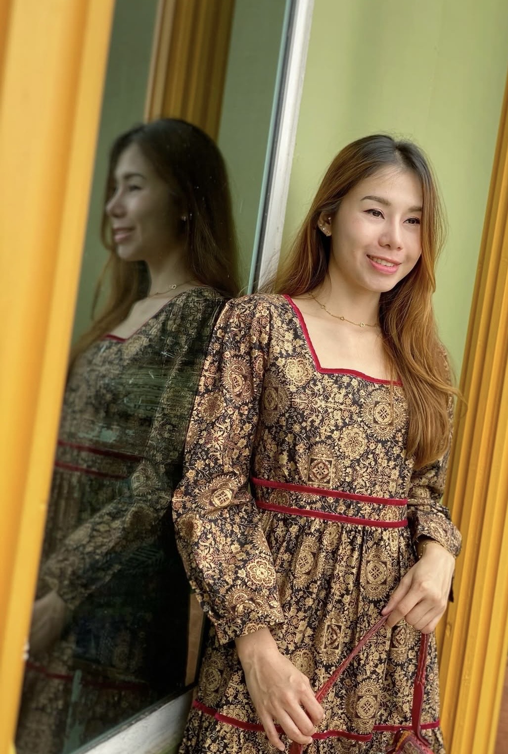 泰國名牌CHEVA - 黑色全燙金印花方領款長版連身裙