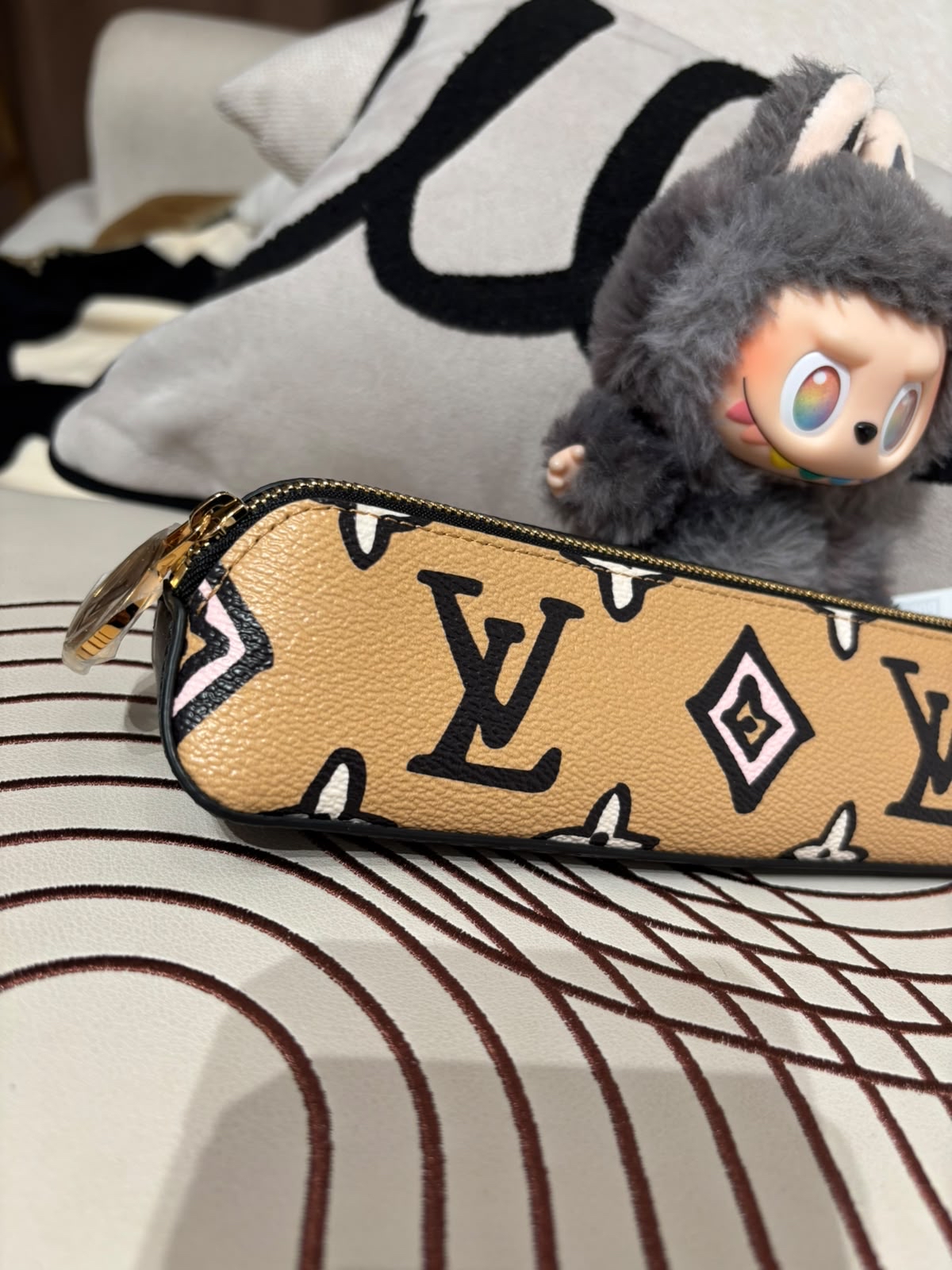 未使用品 Lv Pencil Case Multicolor 筆袋 100%Authentic, unused未使用品 ✅Dust bag