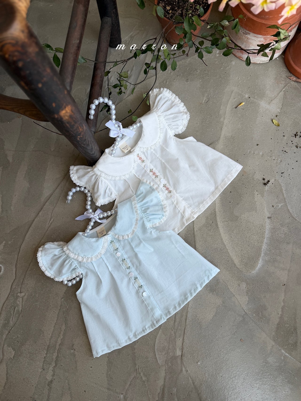 ☀️預訂 韓國直送☀️🇰🇷Marron兩色花卉刺繡蕾絲花邊短袖上衣