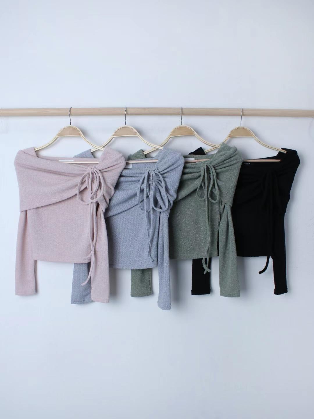  【 🫧超氣質♡ 微透感混紋效果～不規則倒V鏤空露肩上衣.ﾟ💗 】 Way Up Off Shoulder Top(四色入)