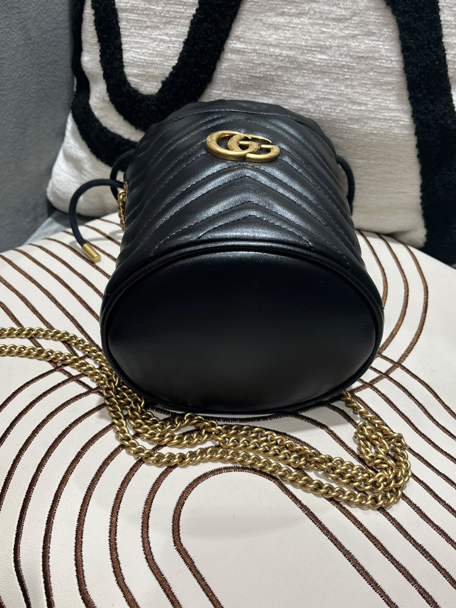 全新 GUCCI GG Marmont mini matelassé leather bucket bag 黑色牛皮水桶斜孭袋 100%Authentic, 全新未使用品 ✅dust bag✅box