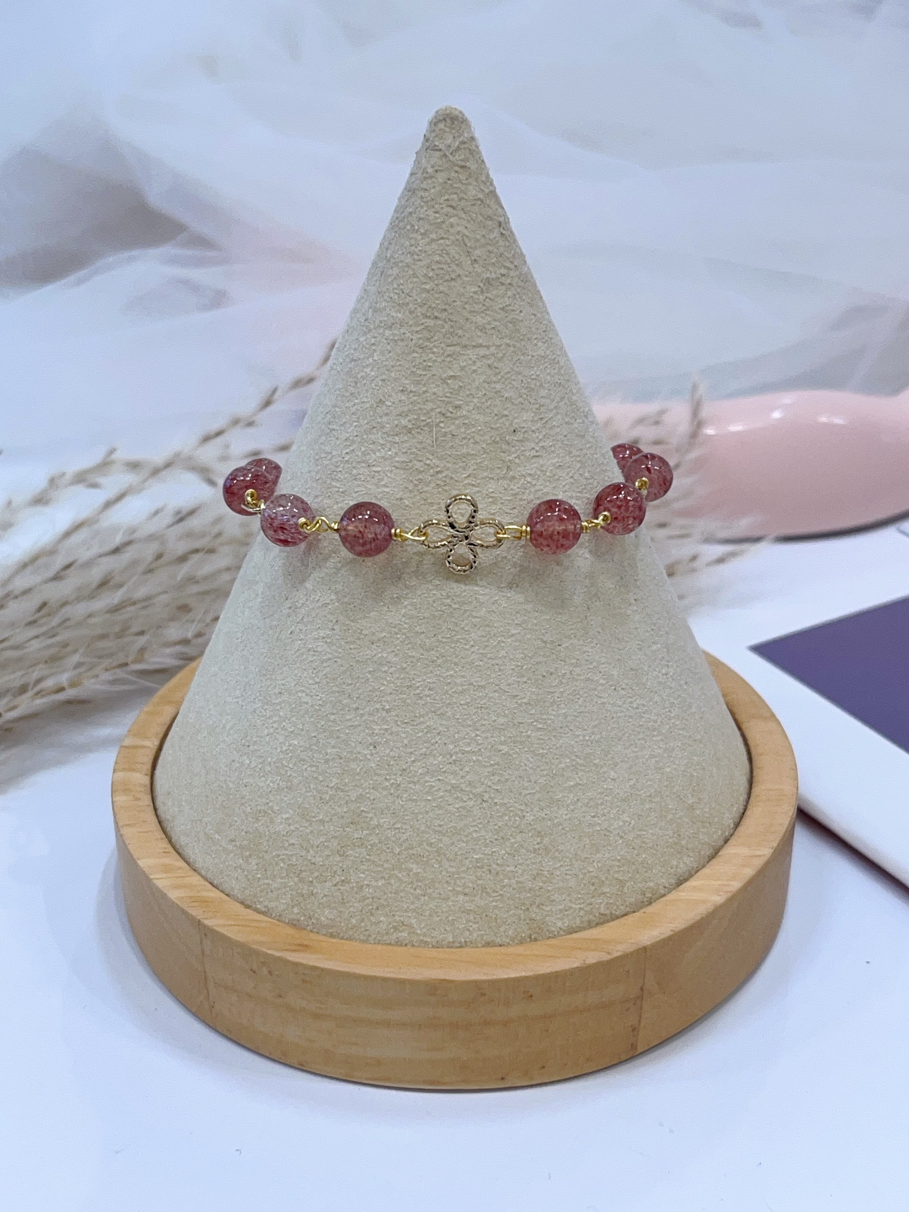 🍓 草莓晶 × 四叶草配饰手串 Strawberry Quartz & Four-Leaf Clover Charm | 6mm