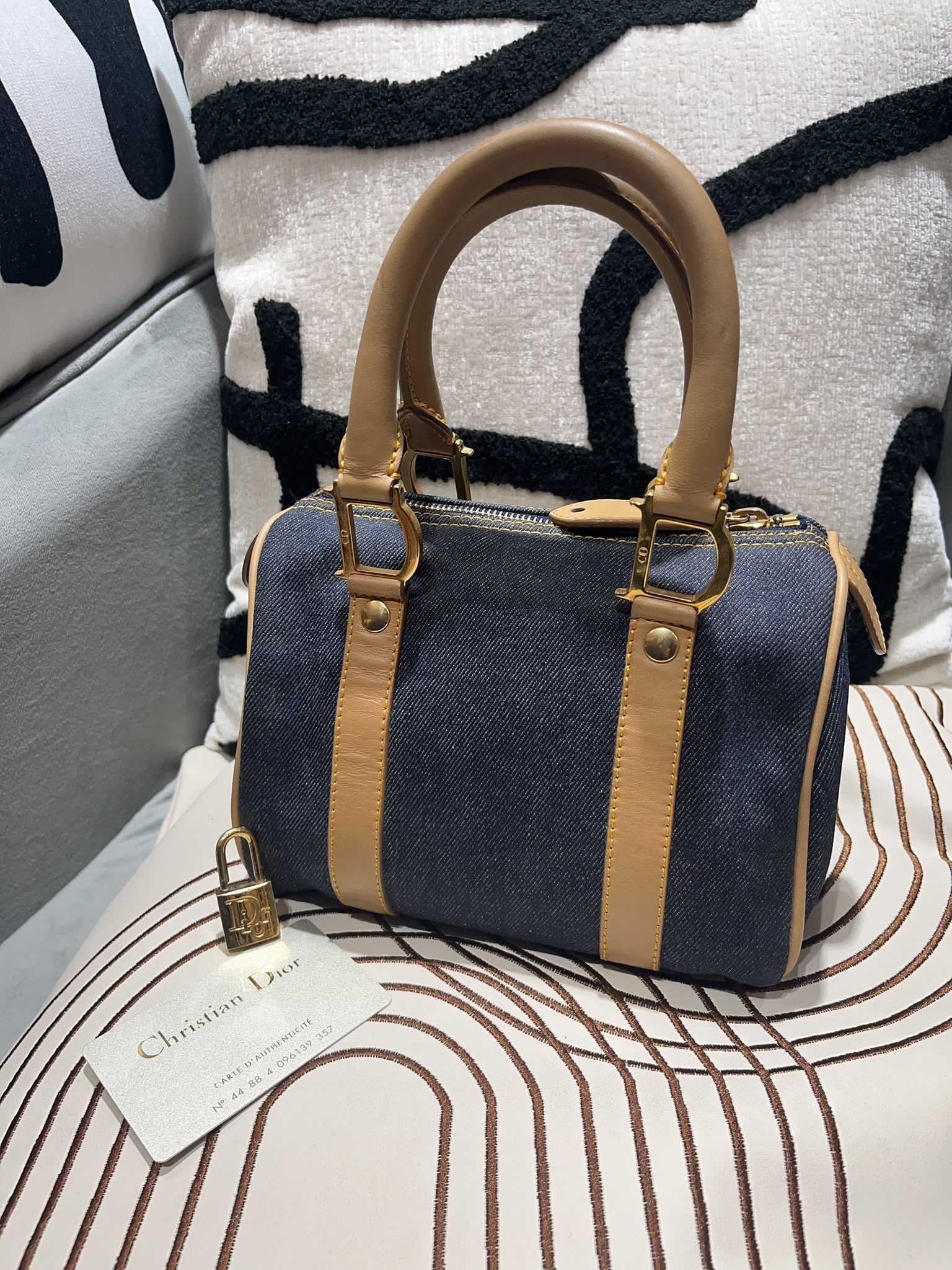 Dior Boston Denim Bag 牛仔布 100%Authentic, 90%New ✅證書✅Key Lock