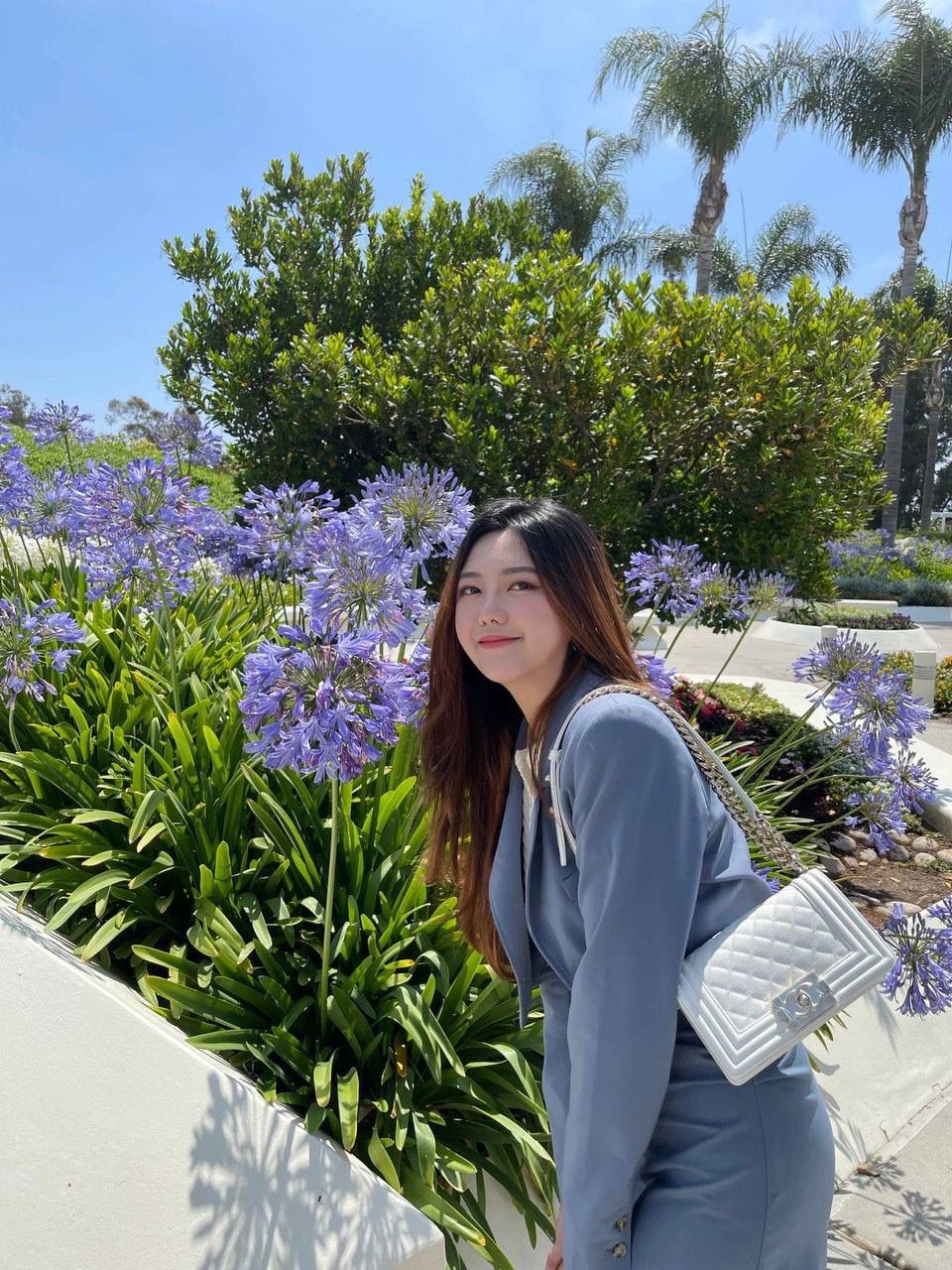 CHANEL香奈儿le boy小号白色荔枝纹浅金扣单肩斜跨链条女包💞👜 Chanel 香奈儿 Le Boy 小号白色颗粒压花小牛皮 金属口盖 五金是浅金色 独家欧洲渠道货首发 100%进口原厂材料组装的ZP尾单货源 独家进口原厂皮牛皮，米粒感饱满，手感非常好，原厂的纯铜五金+纯钢五金 非常有份量🤟🏻 尺寸：20.5 X 8.5 X 12cm