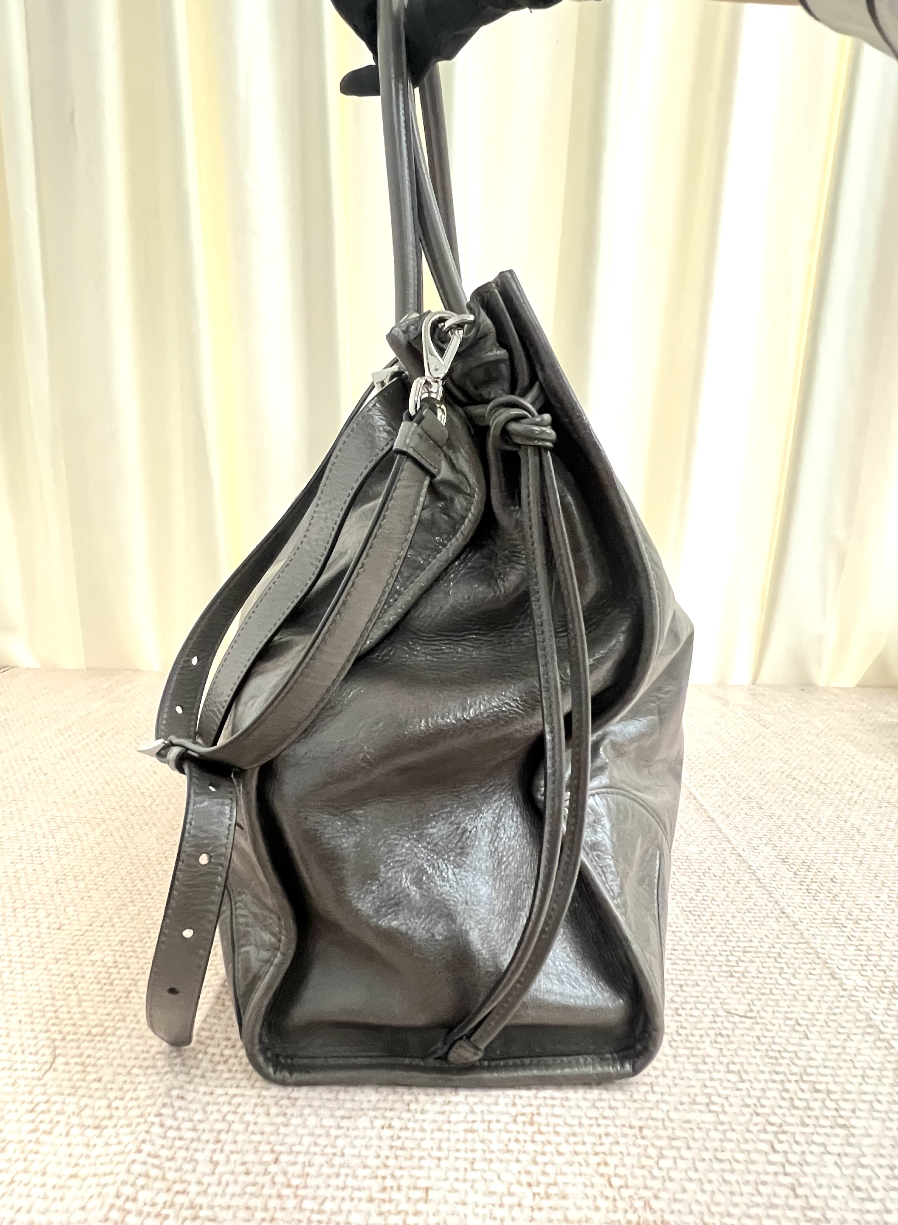 Pre-Owned PRADA Bonnie Antiqued Leather Tote Bag / Product Code: 26042208