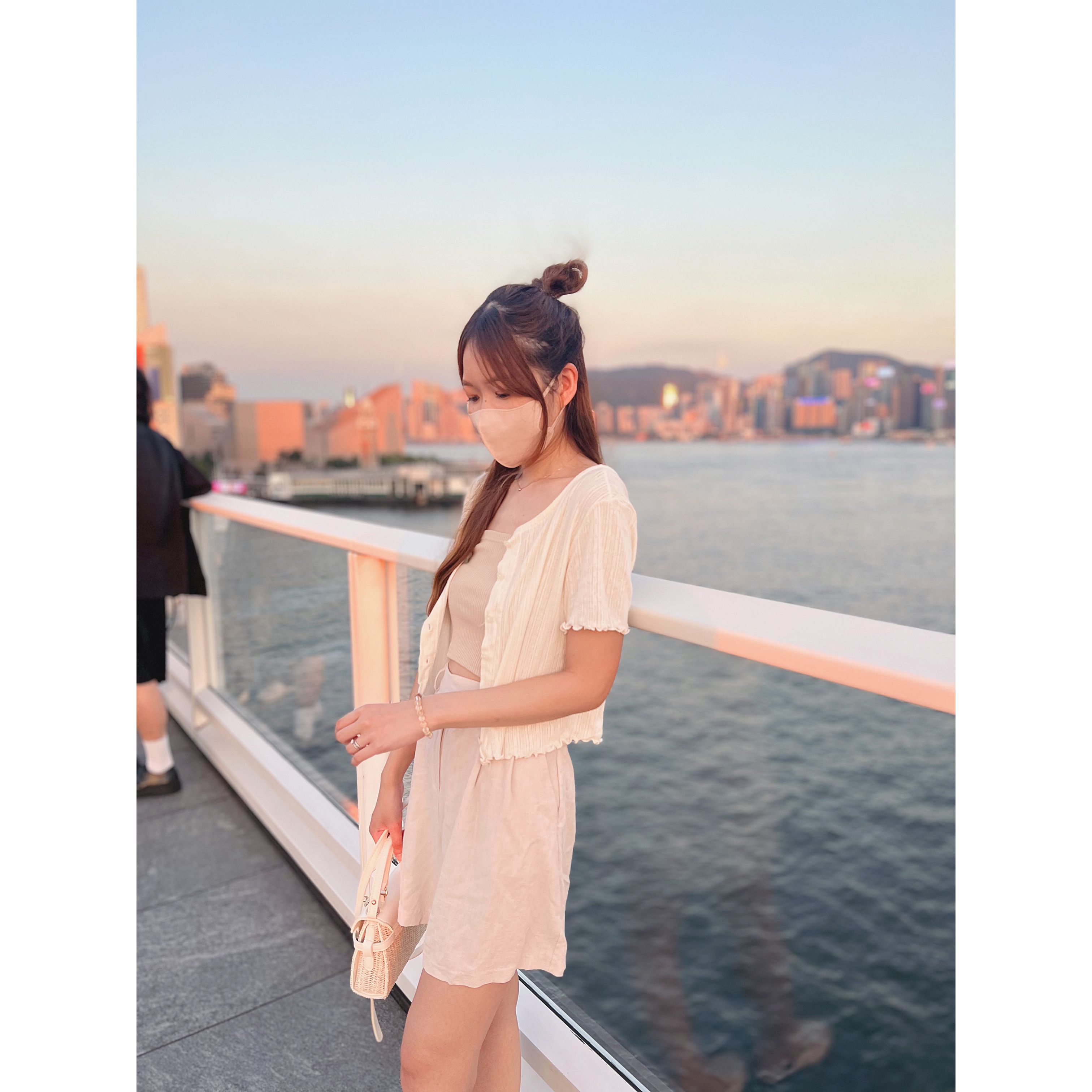 <最後現貨> <KR> ♥︎花花鈕捲邊鏤空cardigan* grey