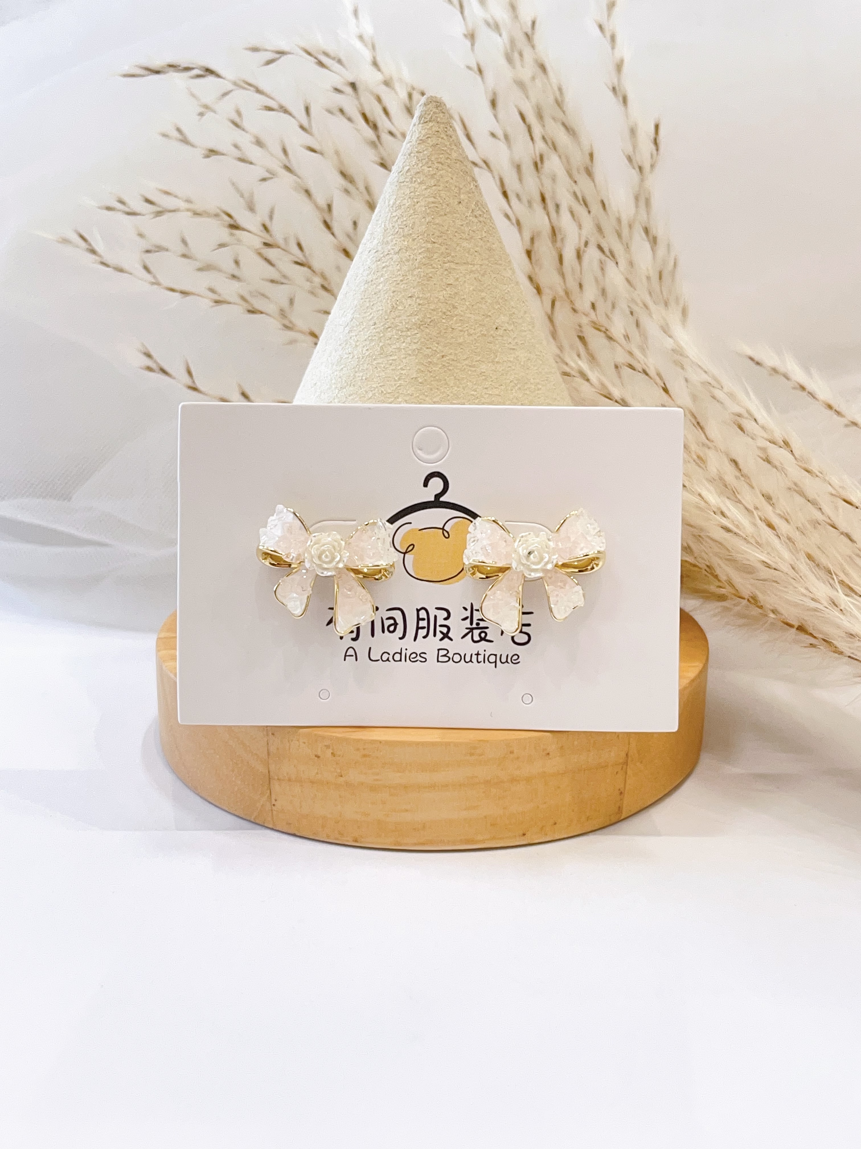 小众蝴蝶结质感耳环