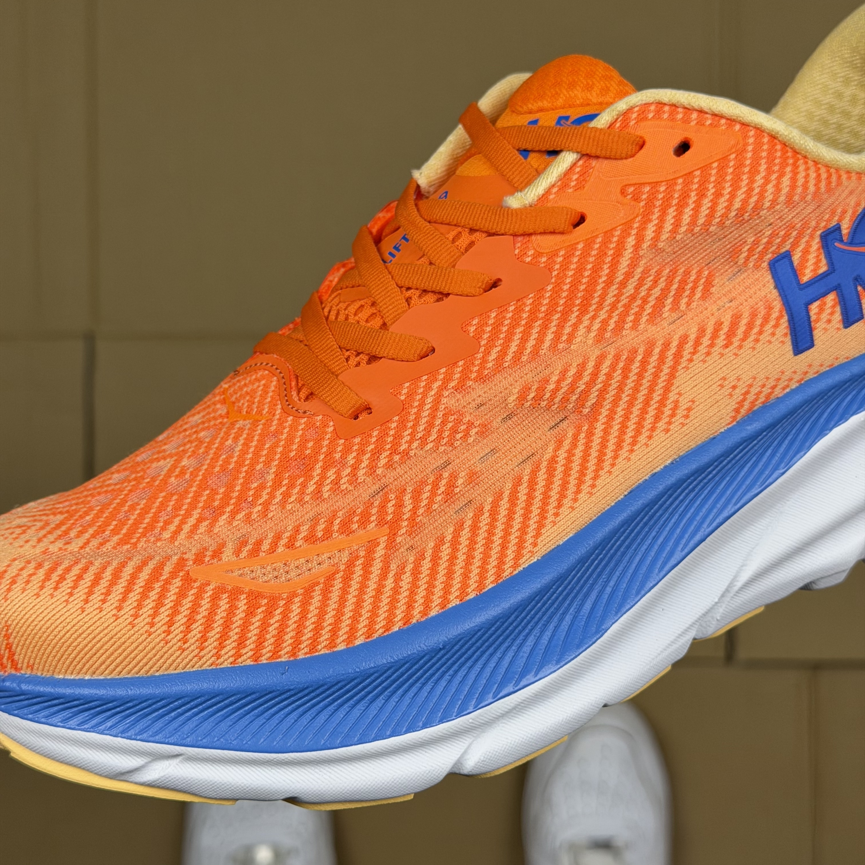 Hoka Clifton 9