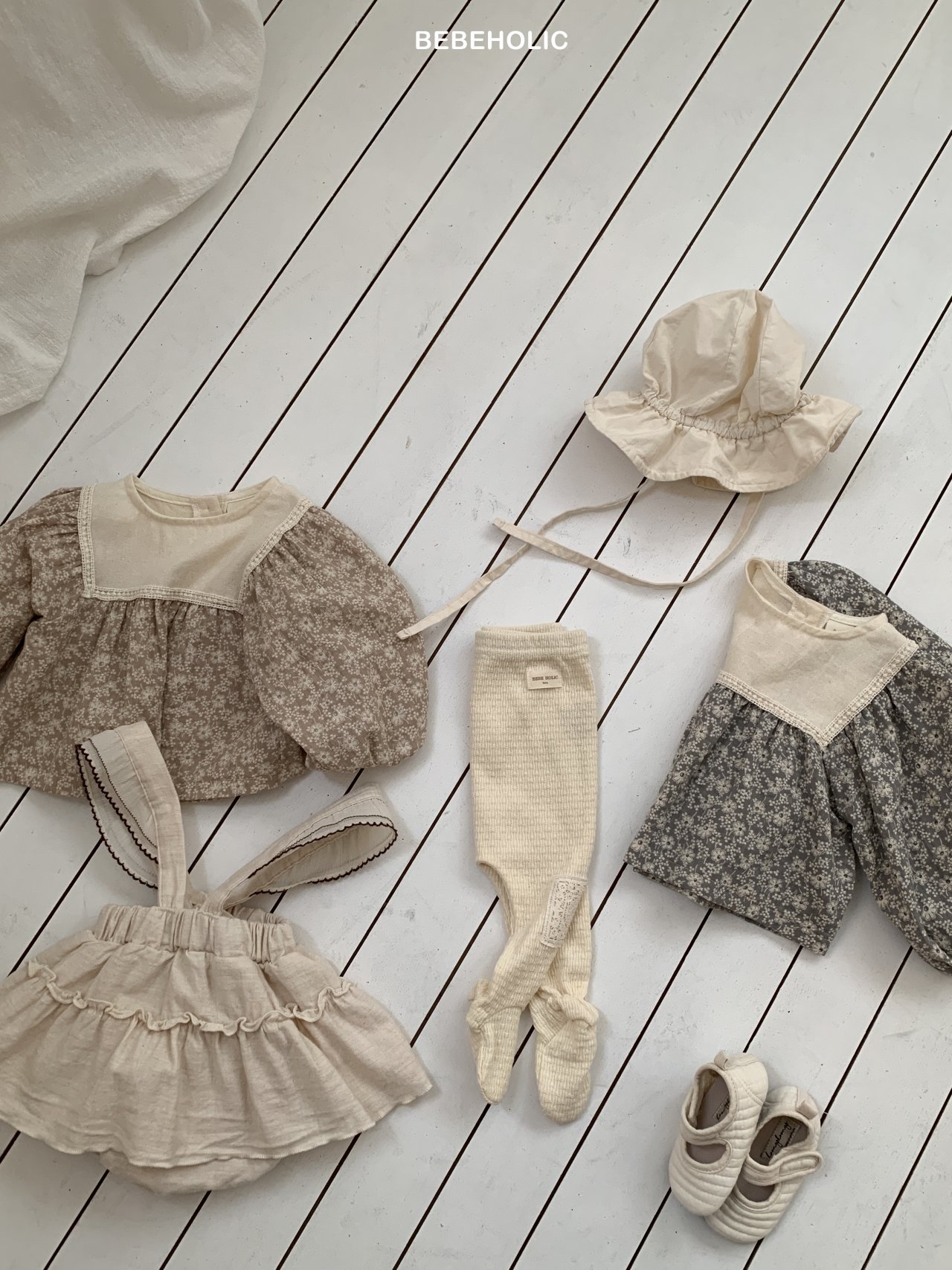 🌸預訂 韓國直送🌸🇰🇷BEBEHOLIC兩色碎花蕾絲方巾領長袖上衣