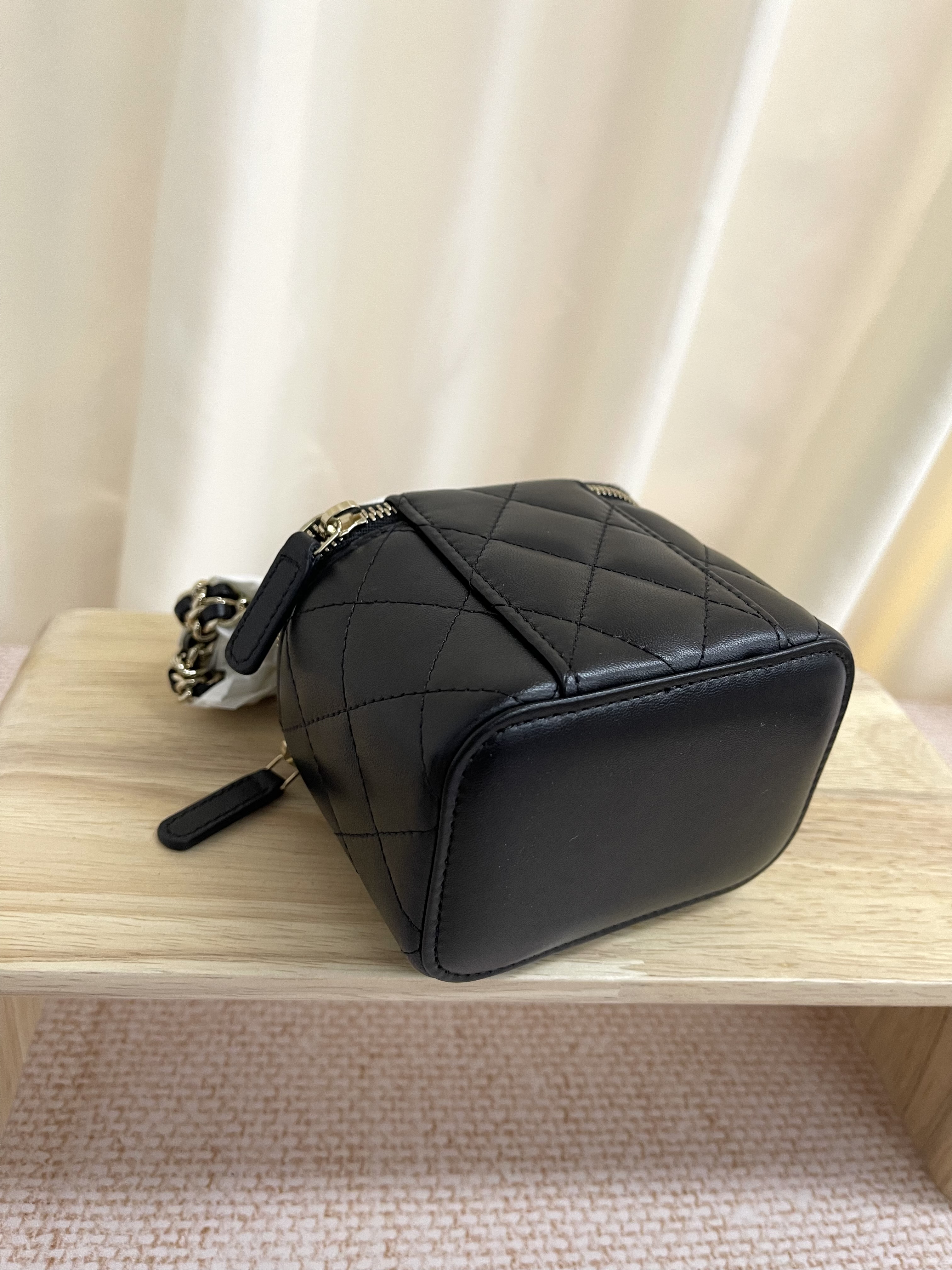Unused item Chanel Vanity case/ Product Code: 26020701