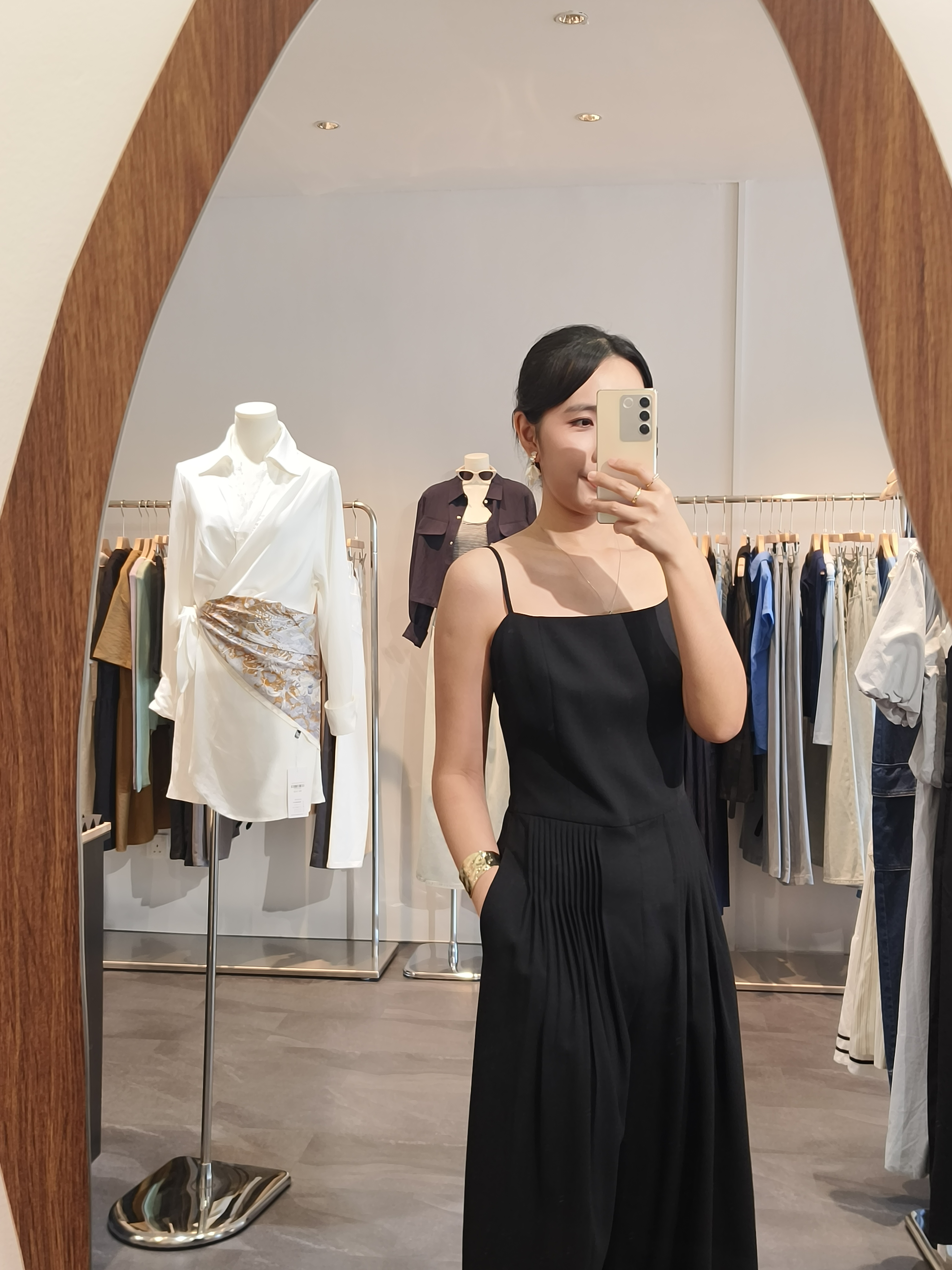 黑色吊带压褶连身裤 Strappy Pleated Jumpsuit