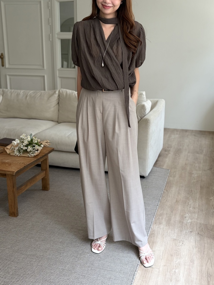 [極薄!] Strap Detail Pleated Pants (Oatmeal)