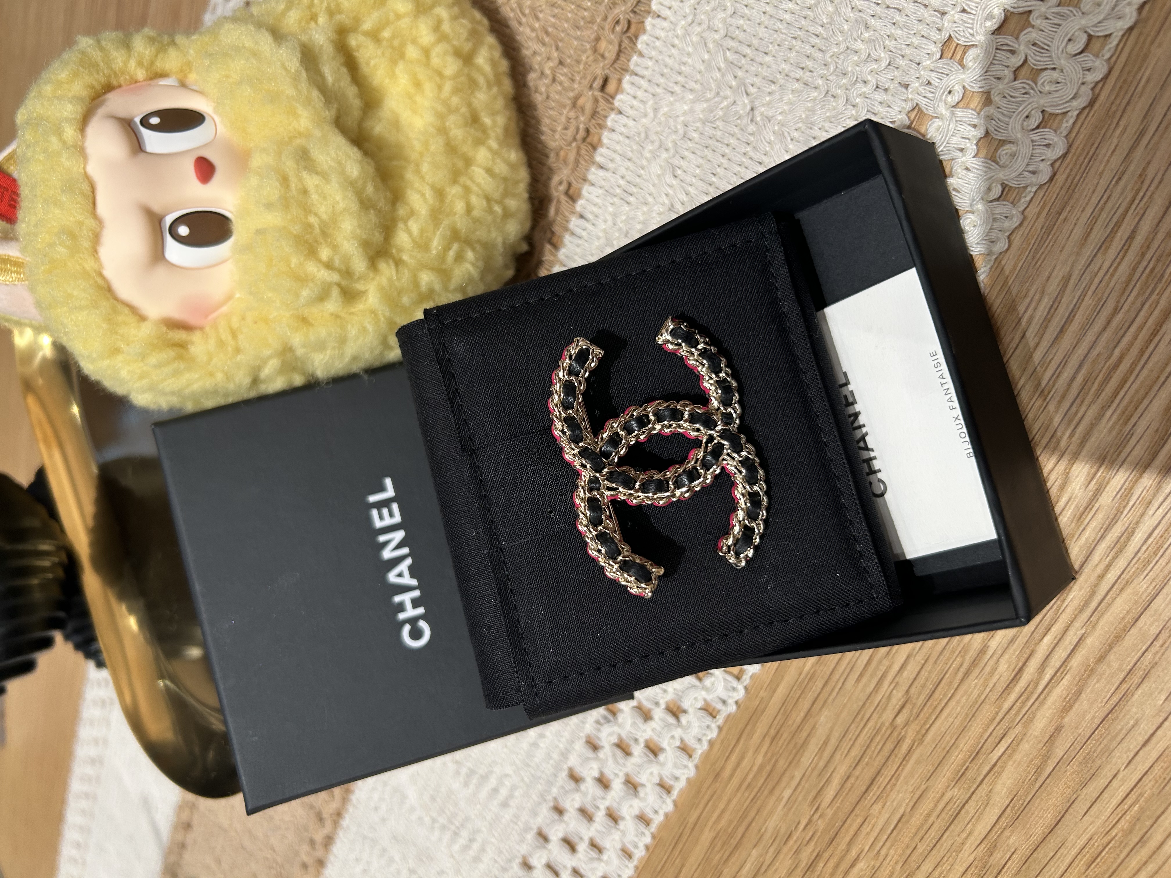 Chanel CC Brooch 100%Authentic, 99%New ✅Dust bag ✅Box