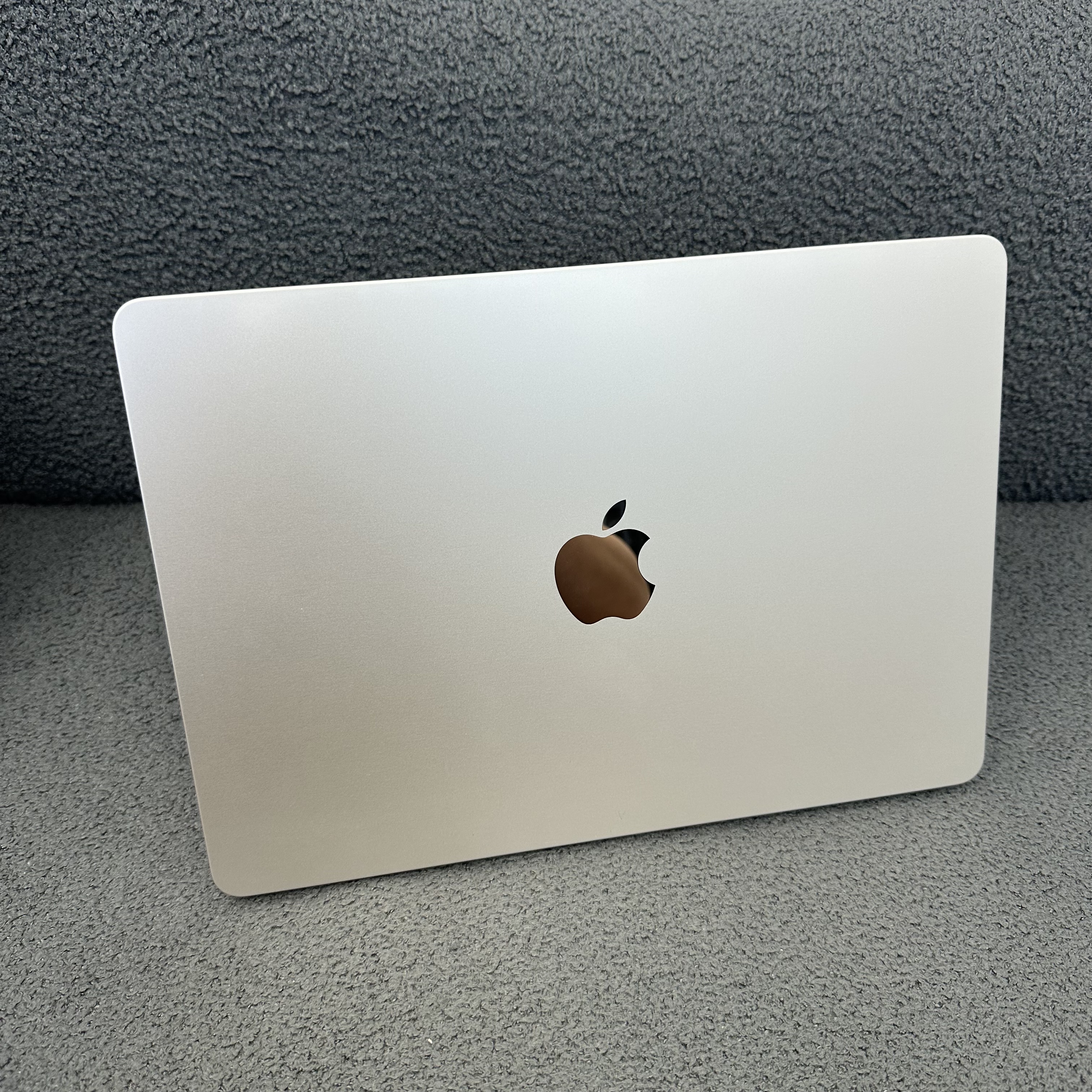 #5476 （超輕薄🔥MacBook M2 Air )APPLE  MacBook Air M2 2022 M2 CPU/8GB Ram/256GB SSD/8核心GPU/Liquid Retina Mon/13.6吋/星光色/ Gaming Laptop / Notebook/ PC / Laptop / MacbookAir / MacBook Pro / MacBookPro