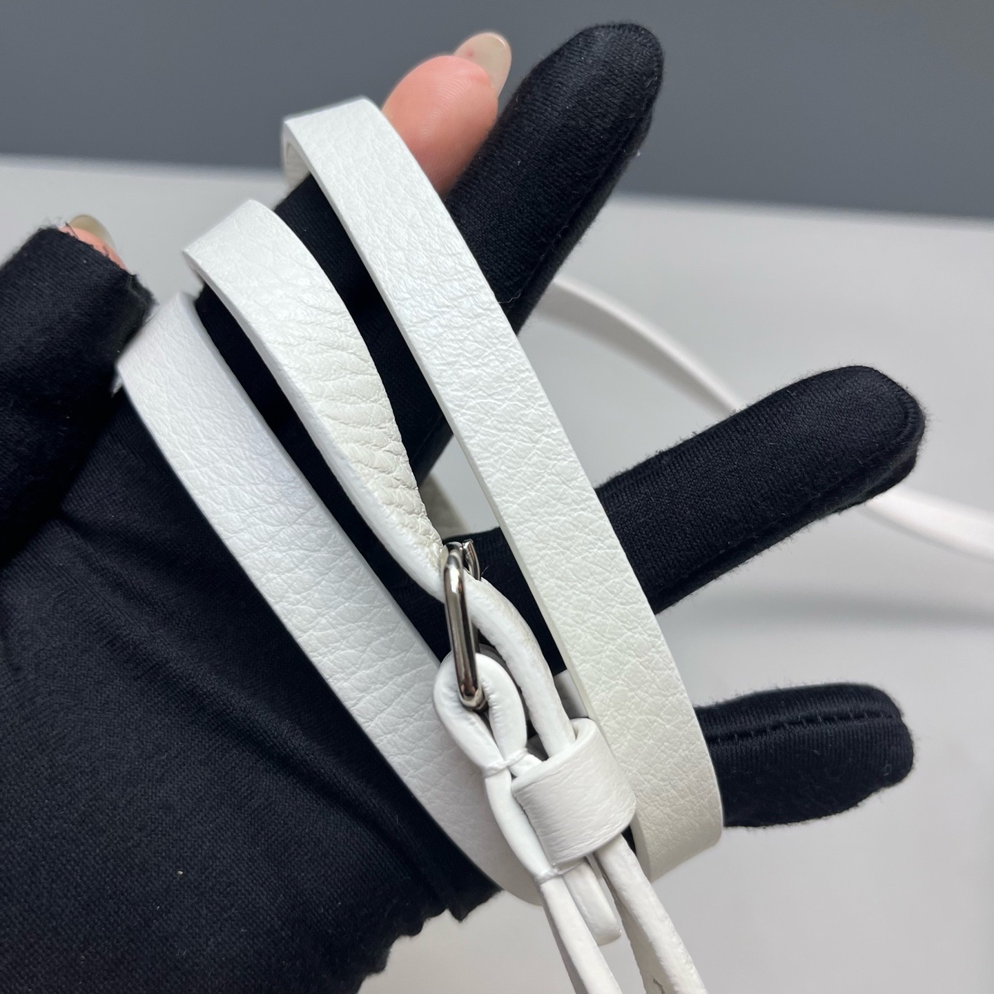 【預訂貨品】巴黎世家白色全皮相機包