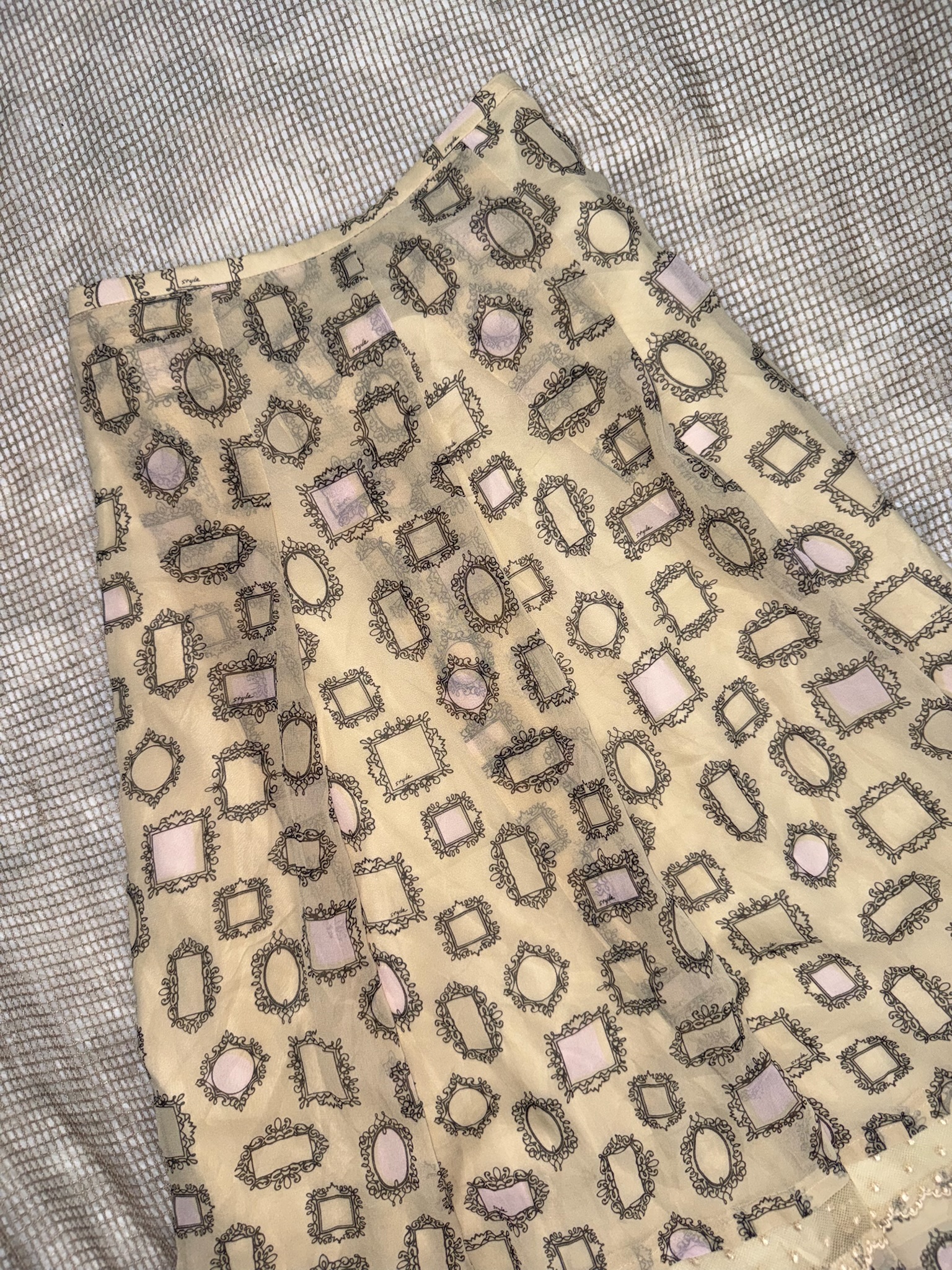 Vintage Cream Midi Skirt with Whimsical Retro Picture Frame Print