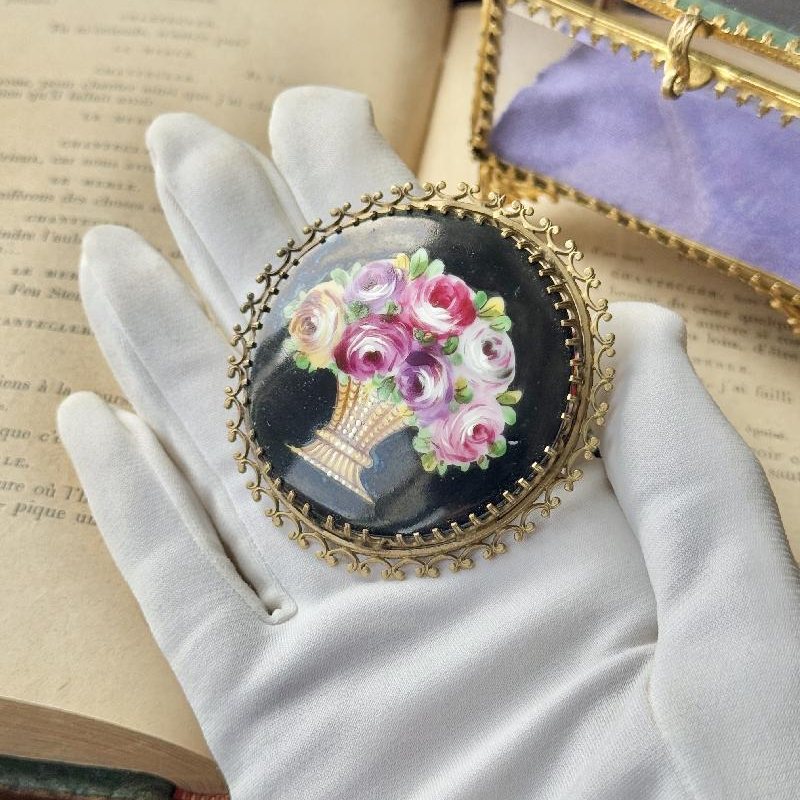 Antique Early 20th Century Czechoslovakian Hand-Painted Vase Bouquet Porcelain Brooch (NZ054)