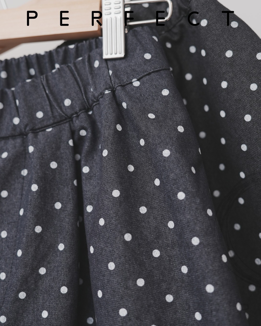 P0013_牛仔橡根頭百搭波點修飾腳形褲（藍白波點）