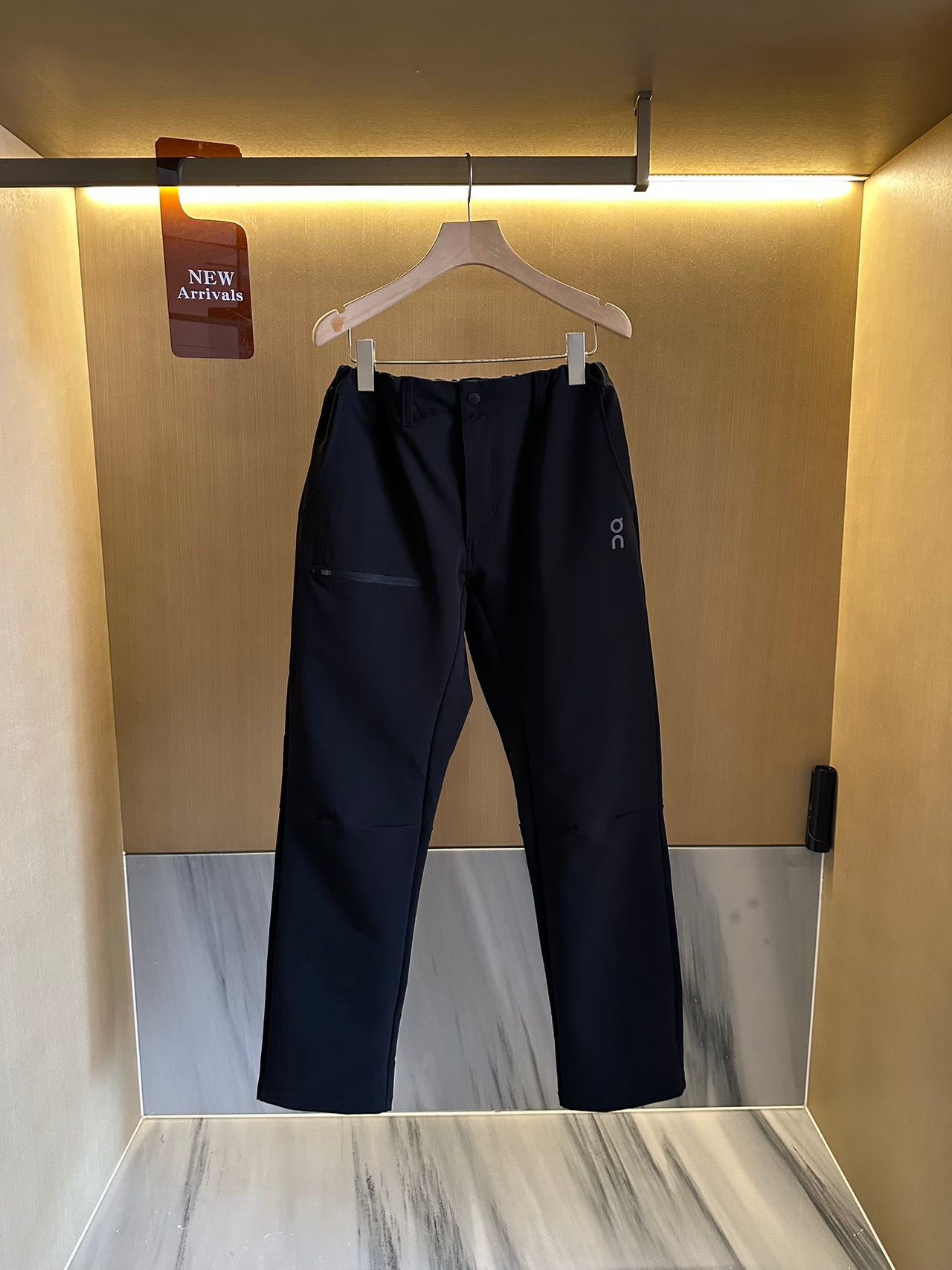 $ 210件。On跑男士尼龍軟殼立裁錐褲