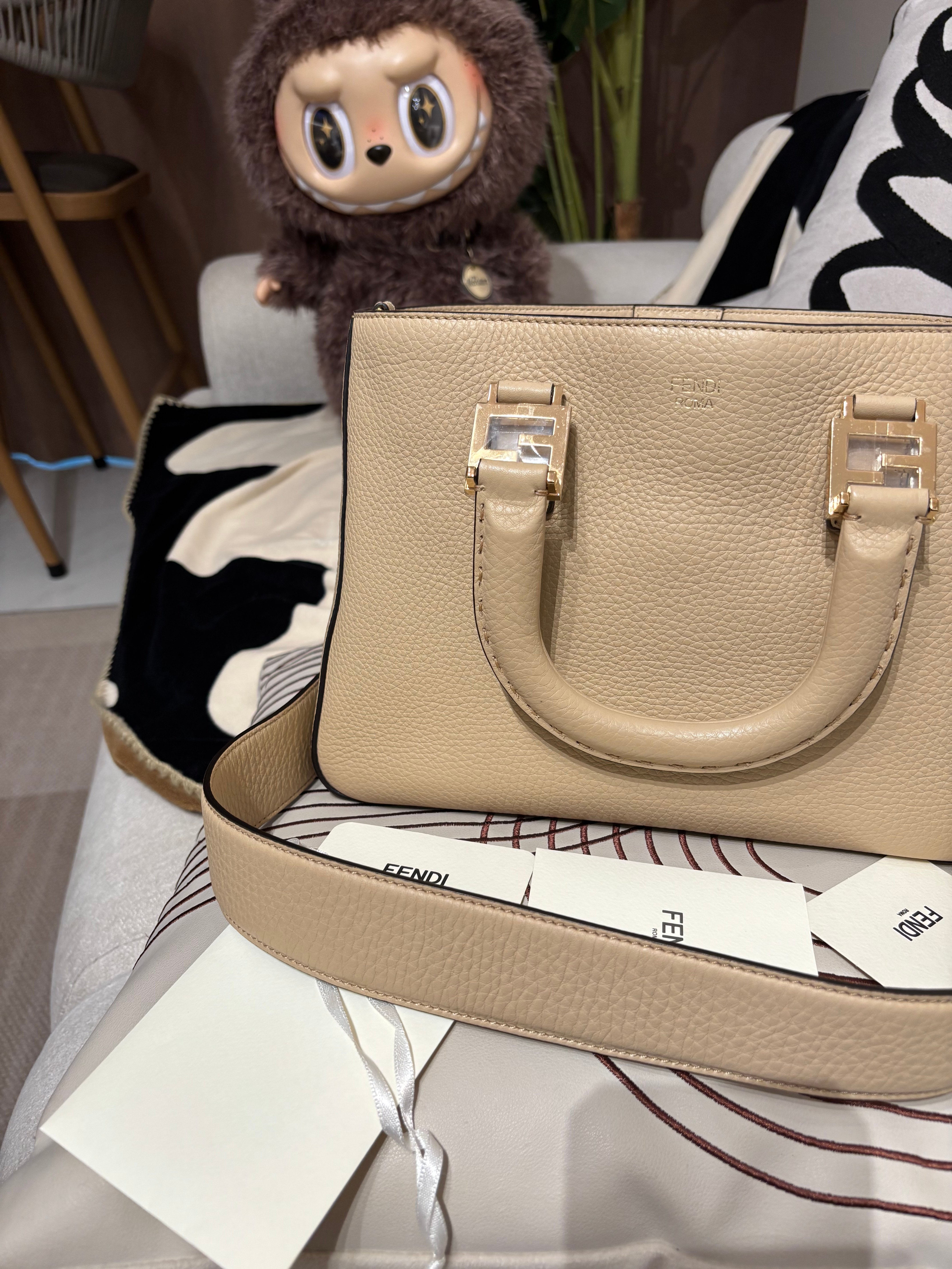Fendi 2way bag beige calfskin  100%Authentic, unused 全新未使用品 ✅Tap booklet ✅Dust bag