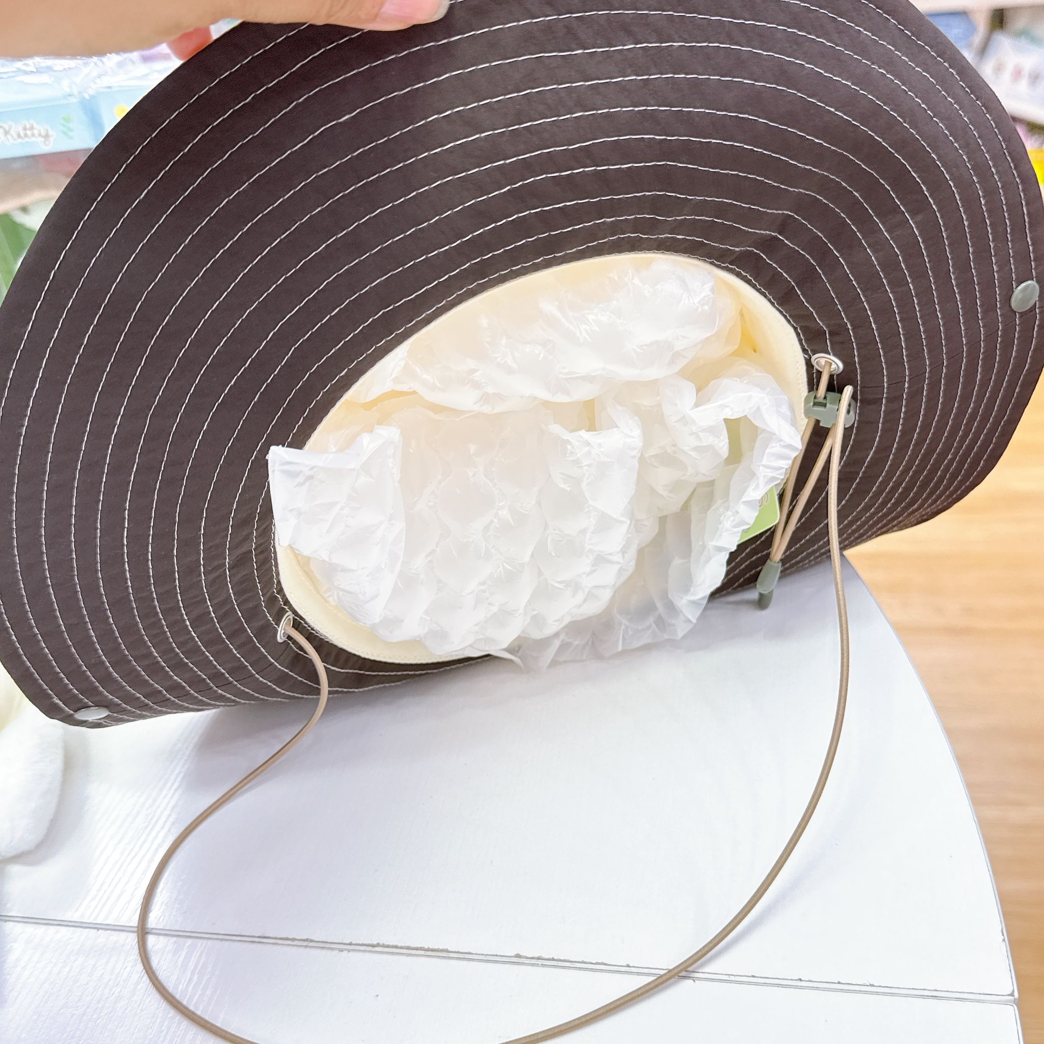  上海限定 Sanrio 春日露營系列新款公仔掛飾/長腿盒裝Kitty / Kitty涼感漁夫帽