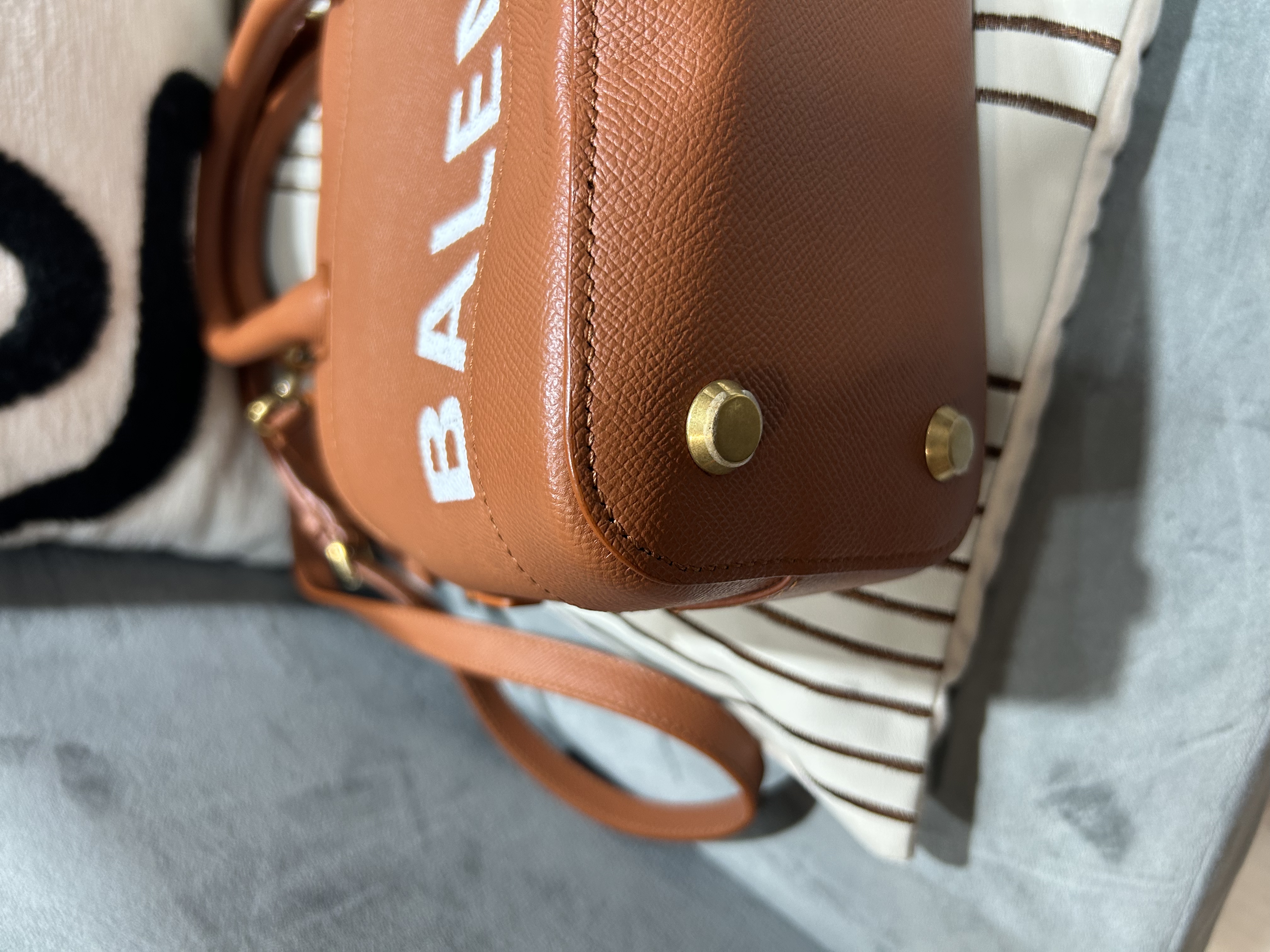 BALENCIAGA Ville Top Handle 2 way bag calfskin,100%Authentic,95%new 