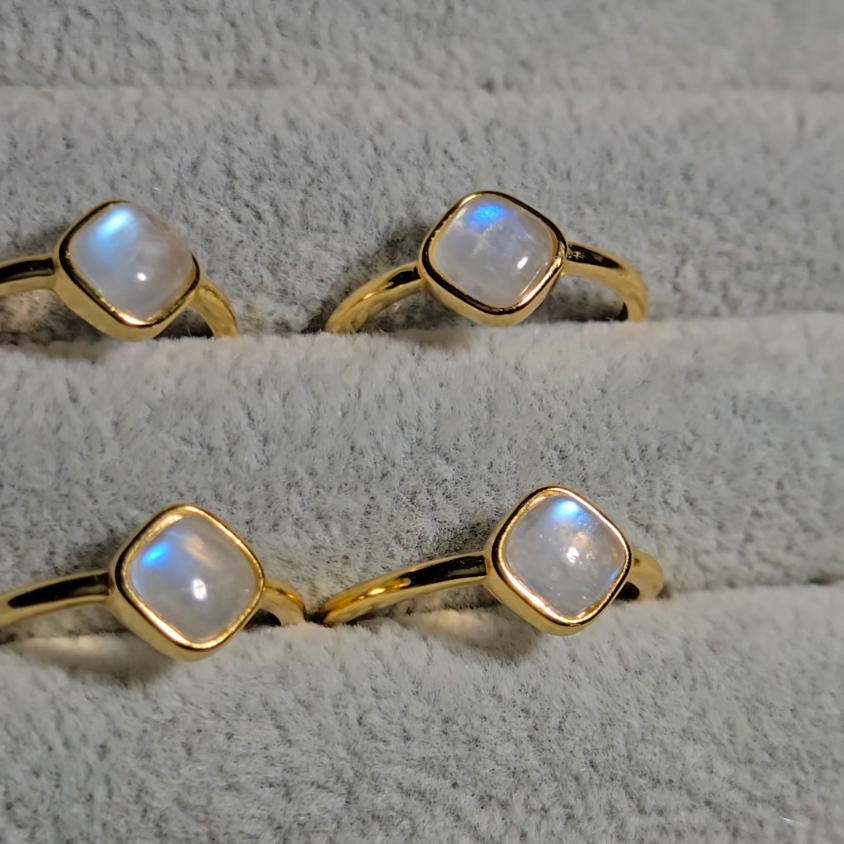 White moonstone rings with blue flash in adjustable sterling silver - SM636